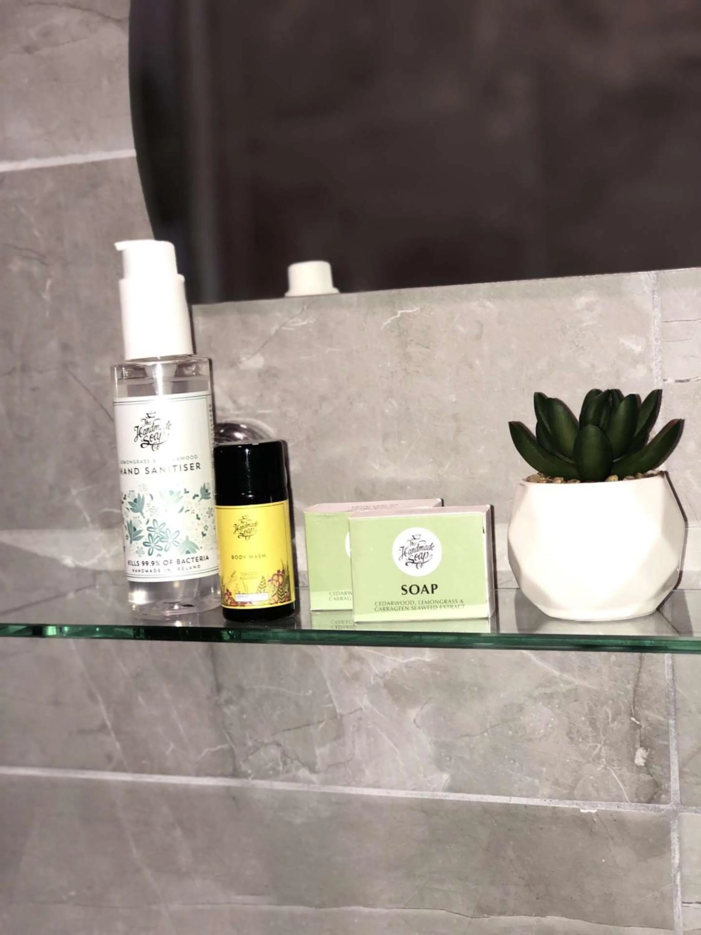 Bathroom in Atlantic Lodge, Main Street Ardara