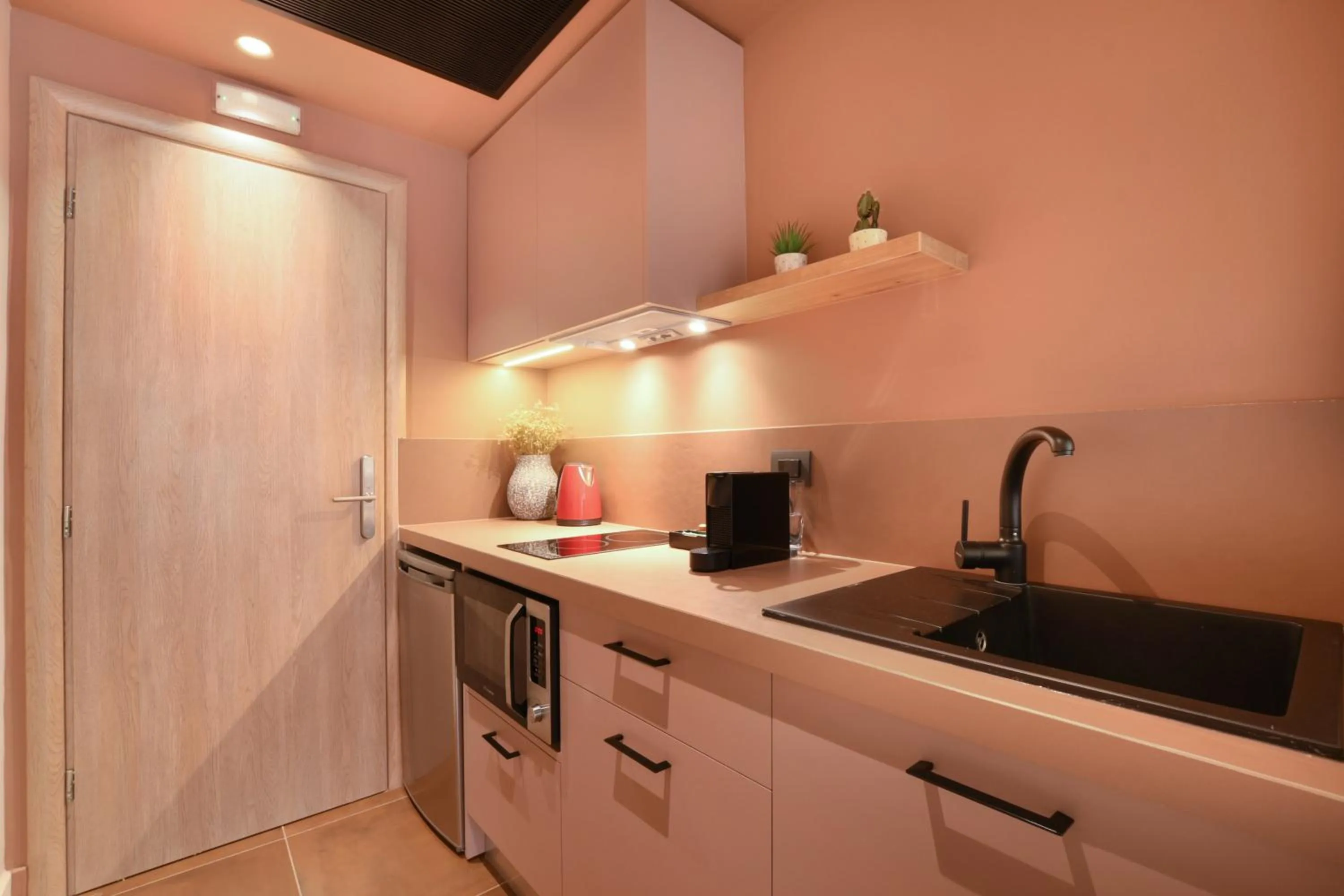 Coffee/tea facilities in Pavo Art Hotel