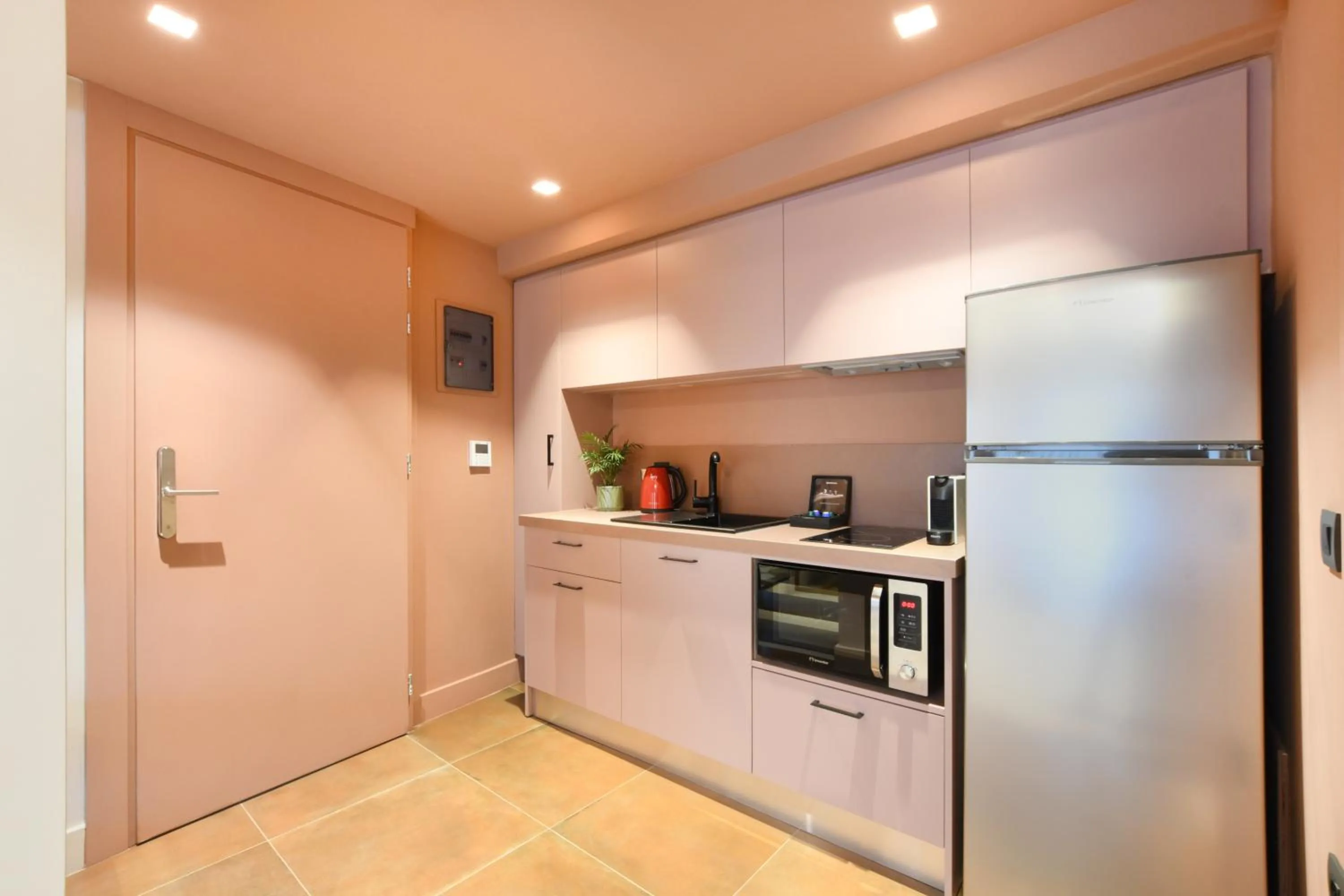 Coffee/tea facilities in Pavo Art Hotel