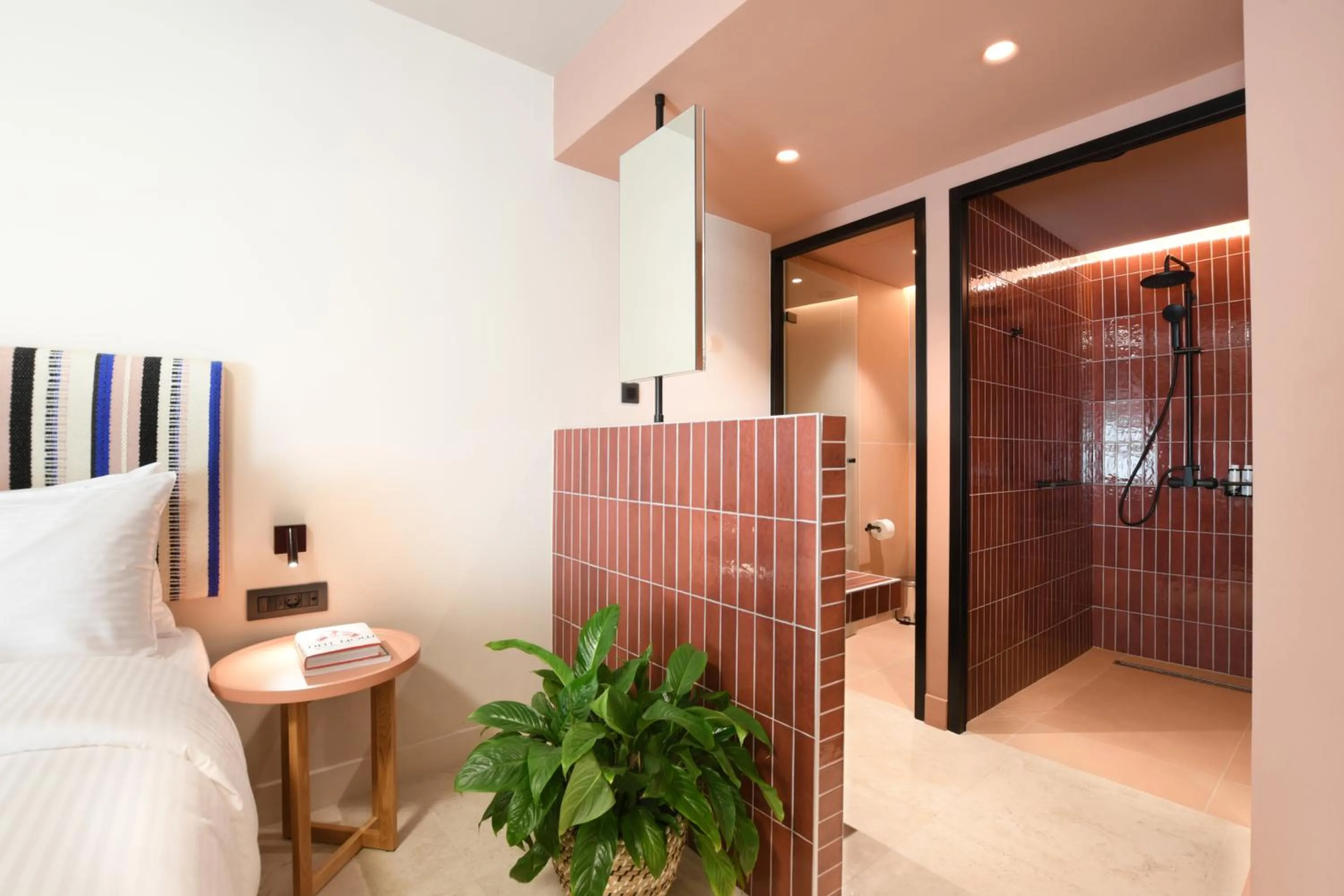 Shower in Pavo Art Hotel