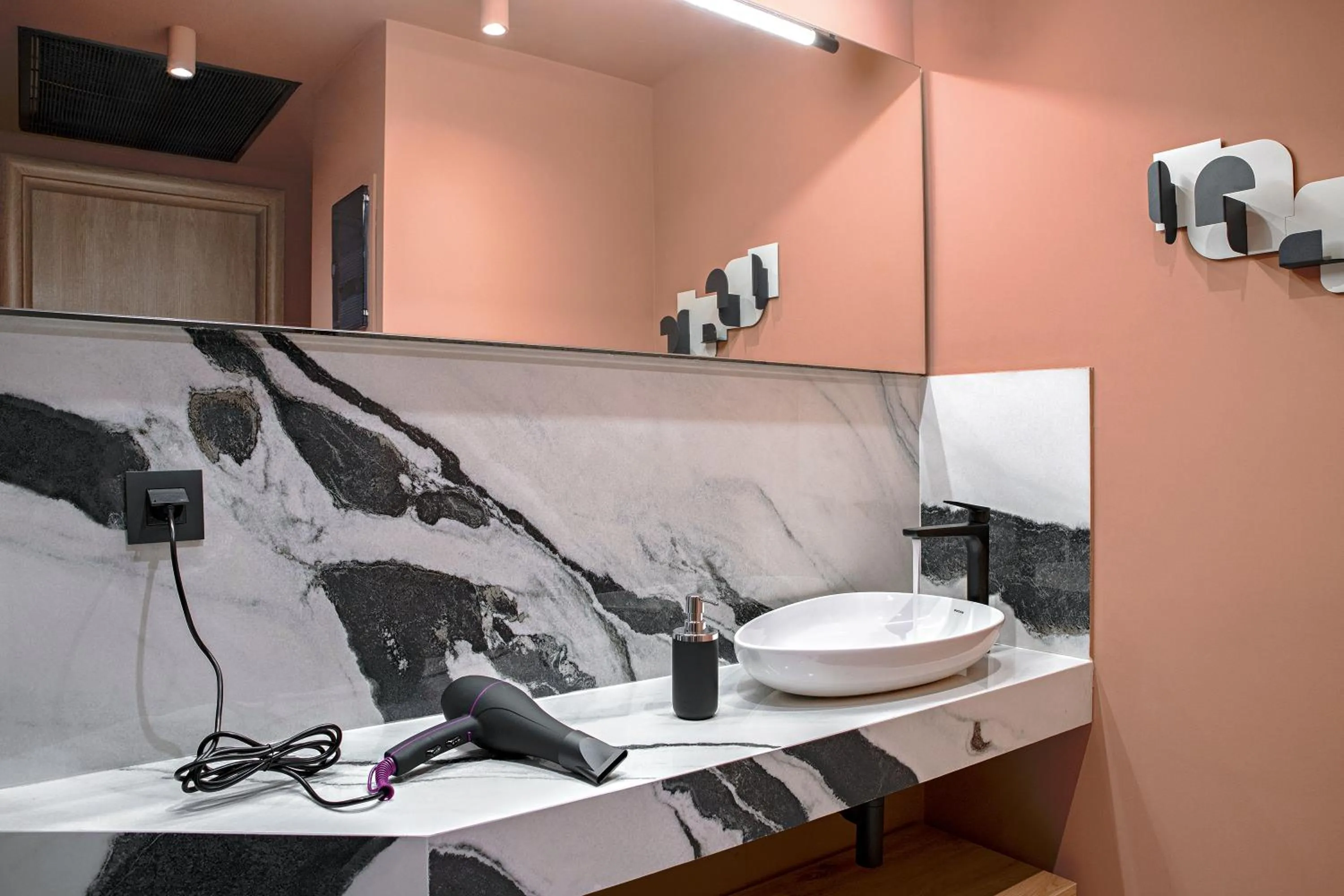 Bathroom in Pavo Art Hotel