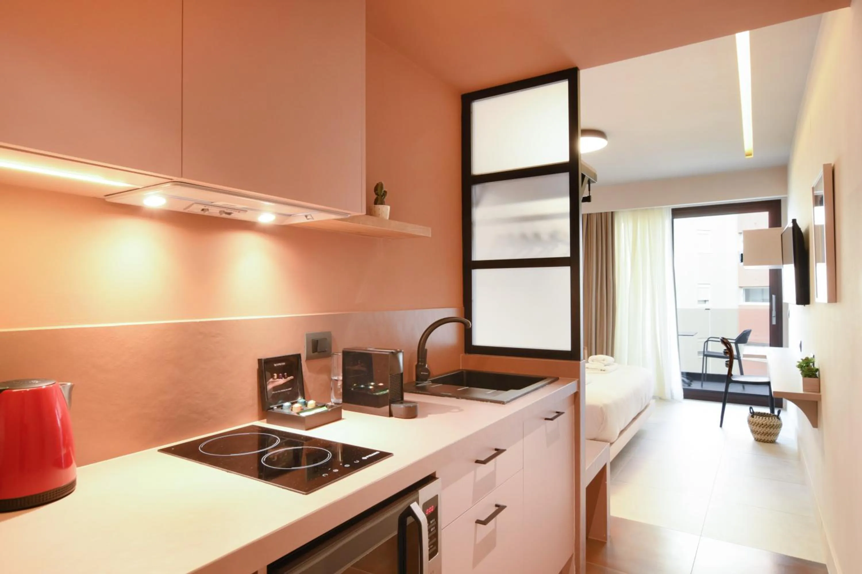 Coffee/tea facilities in Pavo Art Hotel