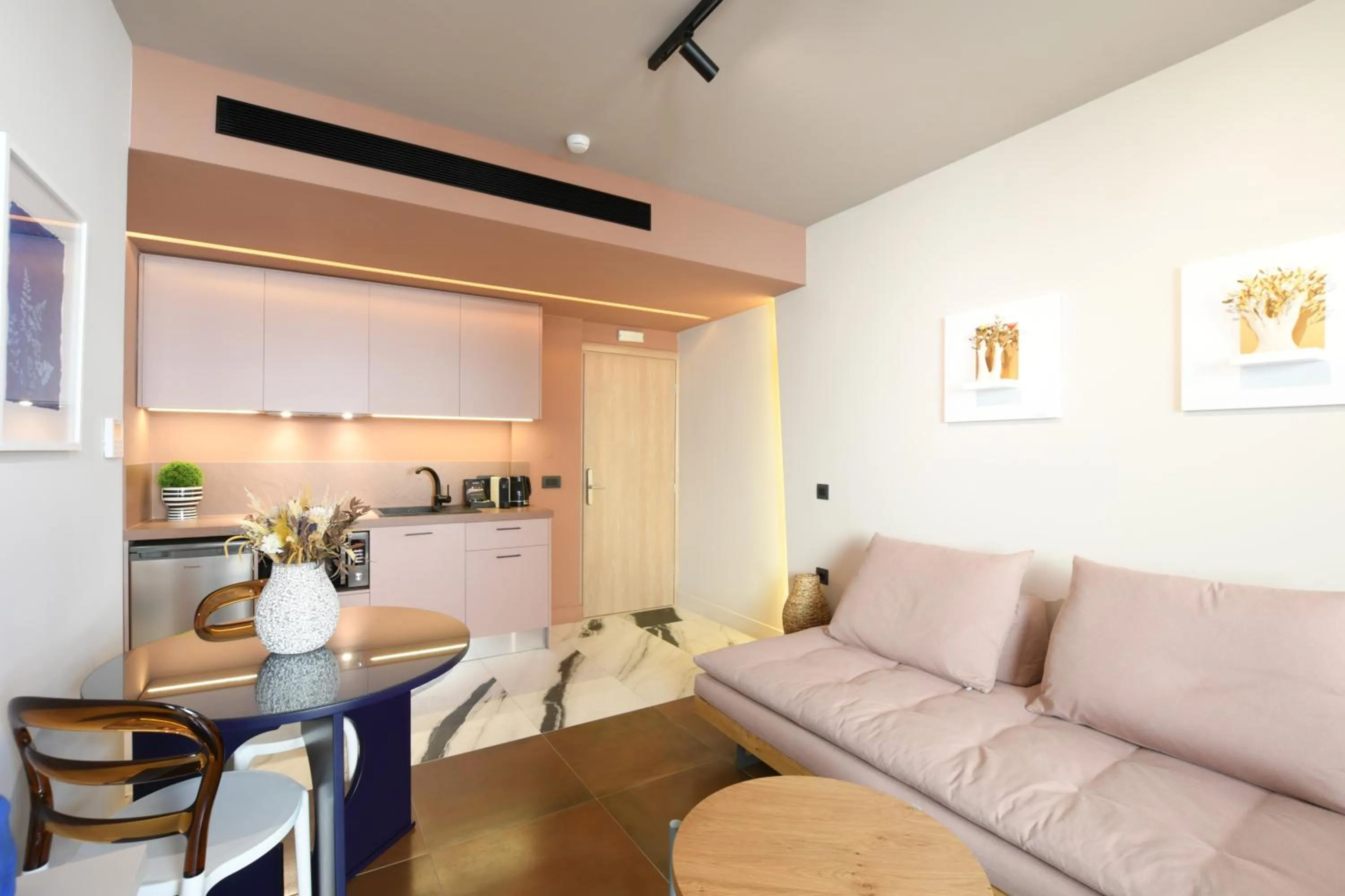 Seating area in Pavo Art Hotel