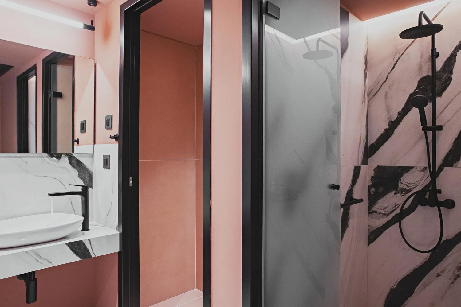 Shower in Pavo Art Hotel