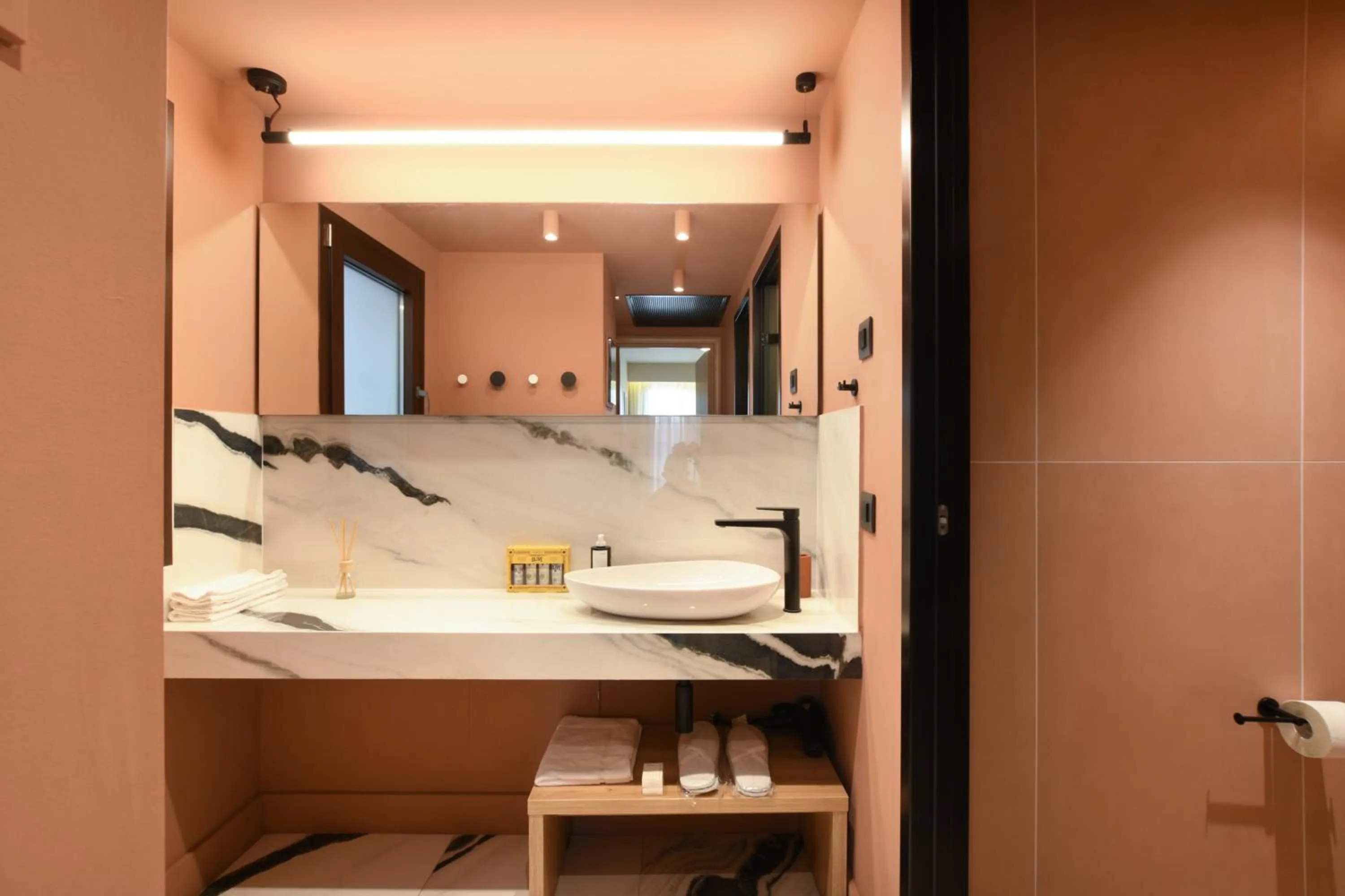 Bathroom in Pavo Art Hotel