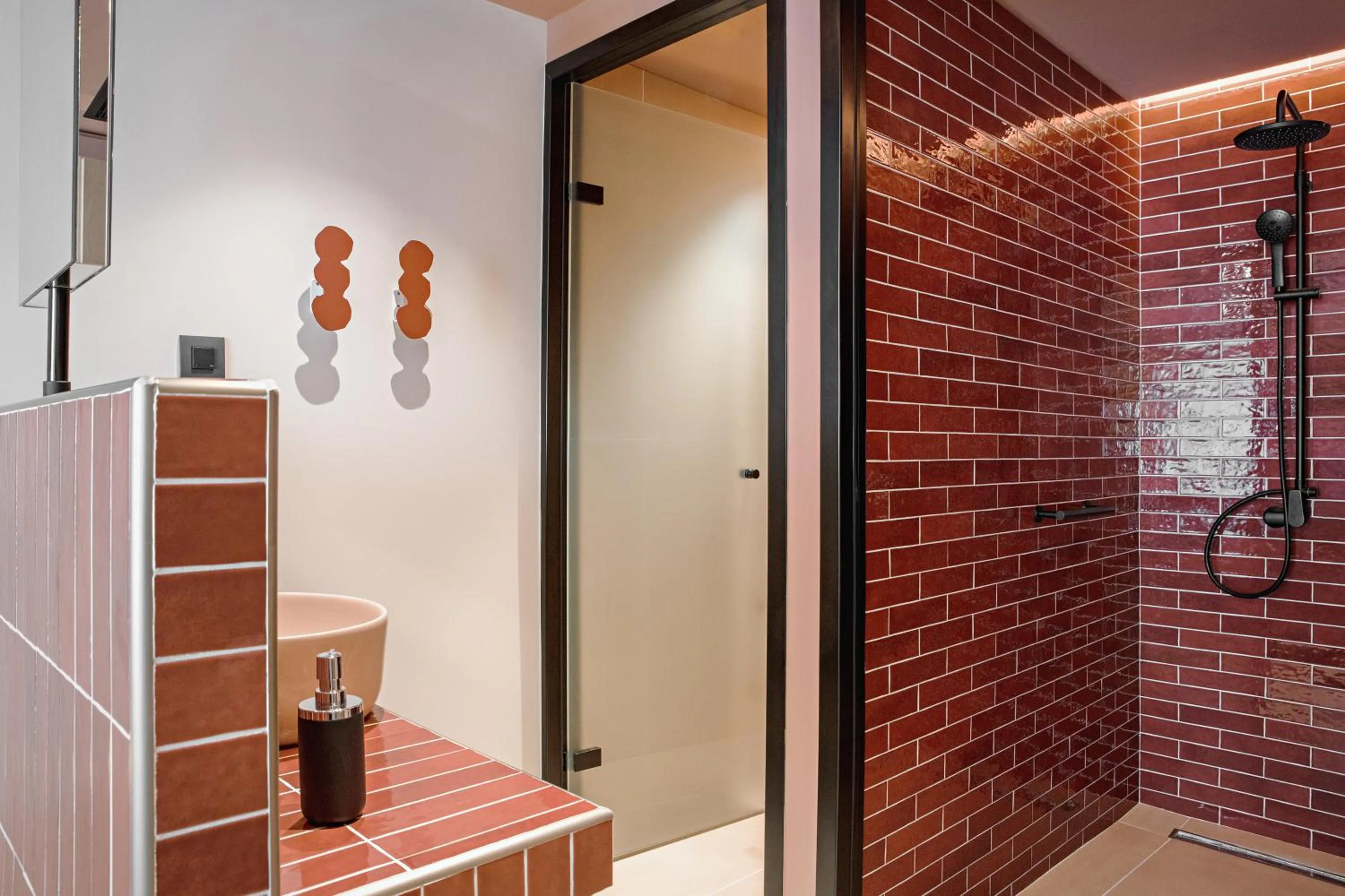 Shower in Pavo Art Hotel