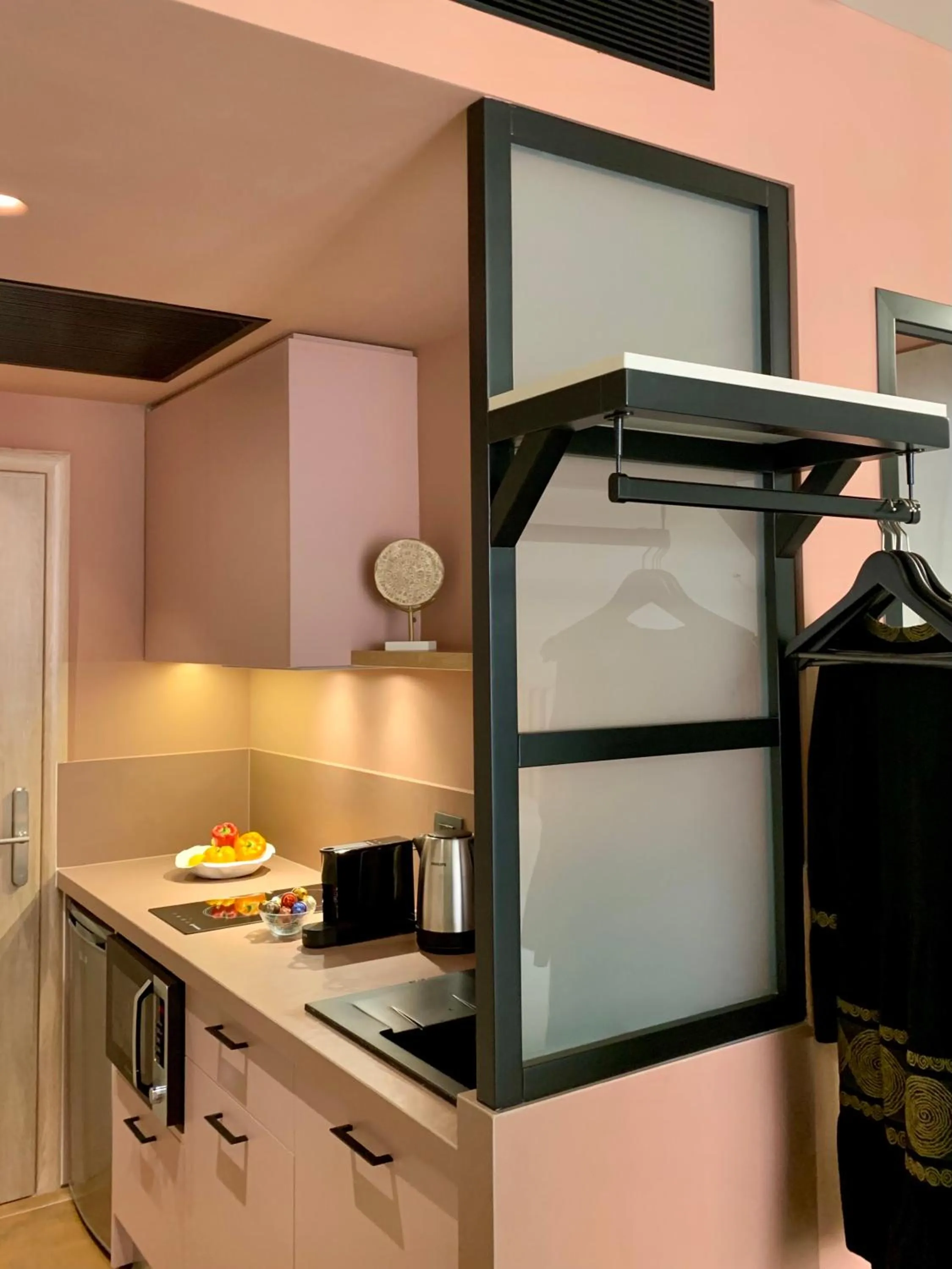 Coffee/tea facilities in Pavo Art Hotel