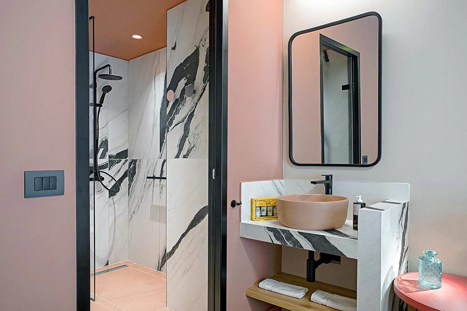 Shower in Pavo Art Hotel