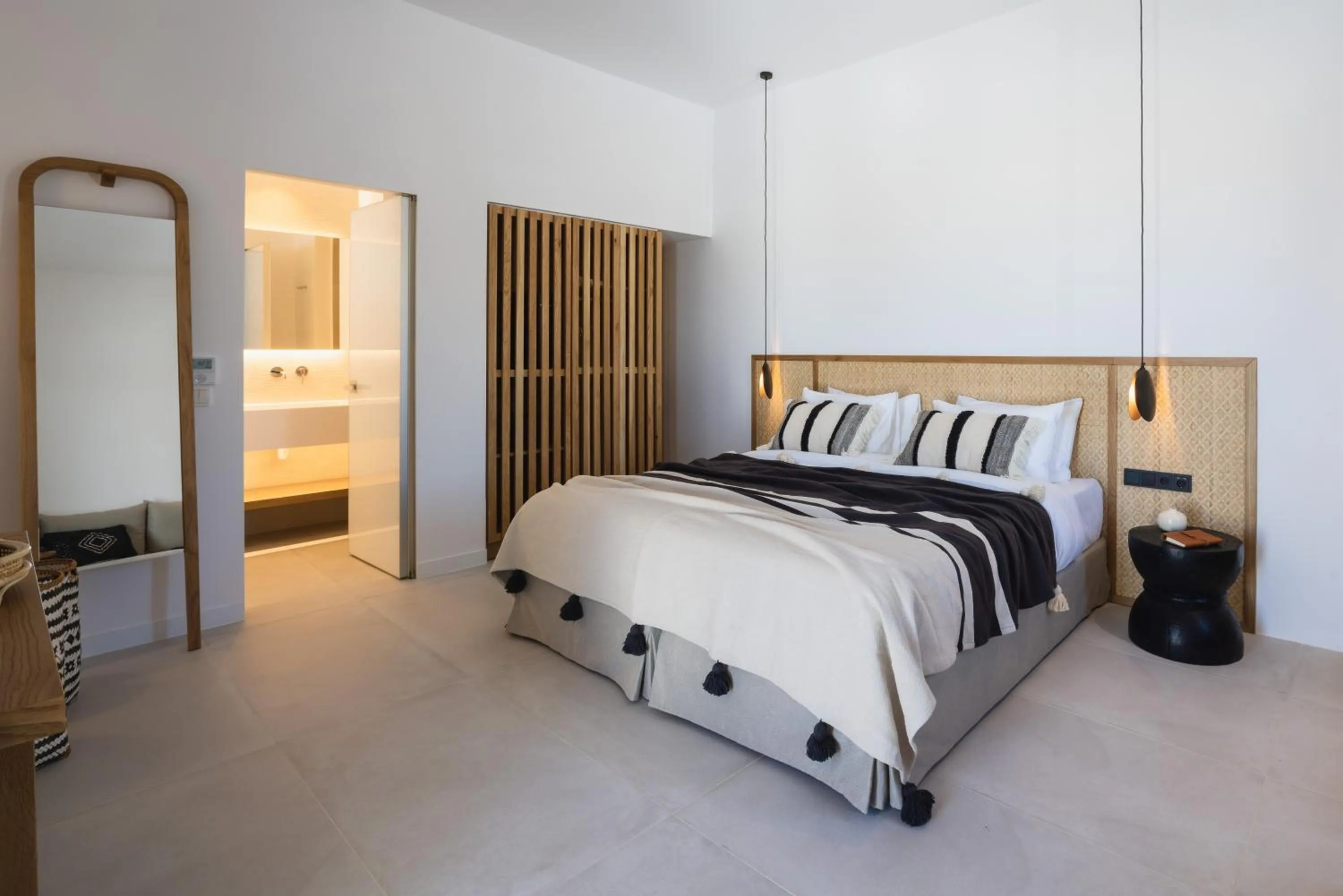 Photo of the whole room, Bed in Adama Mykonos Boutique Hotel