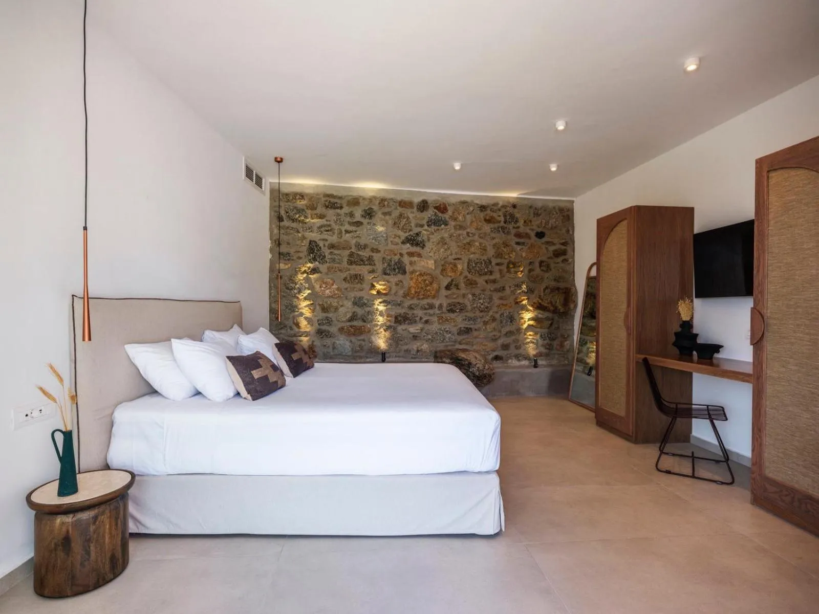 Photo of the whole room, Bed in Adama Mykonos Boutique Hotel