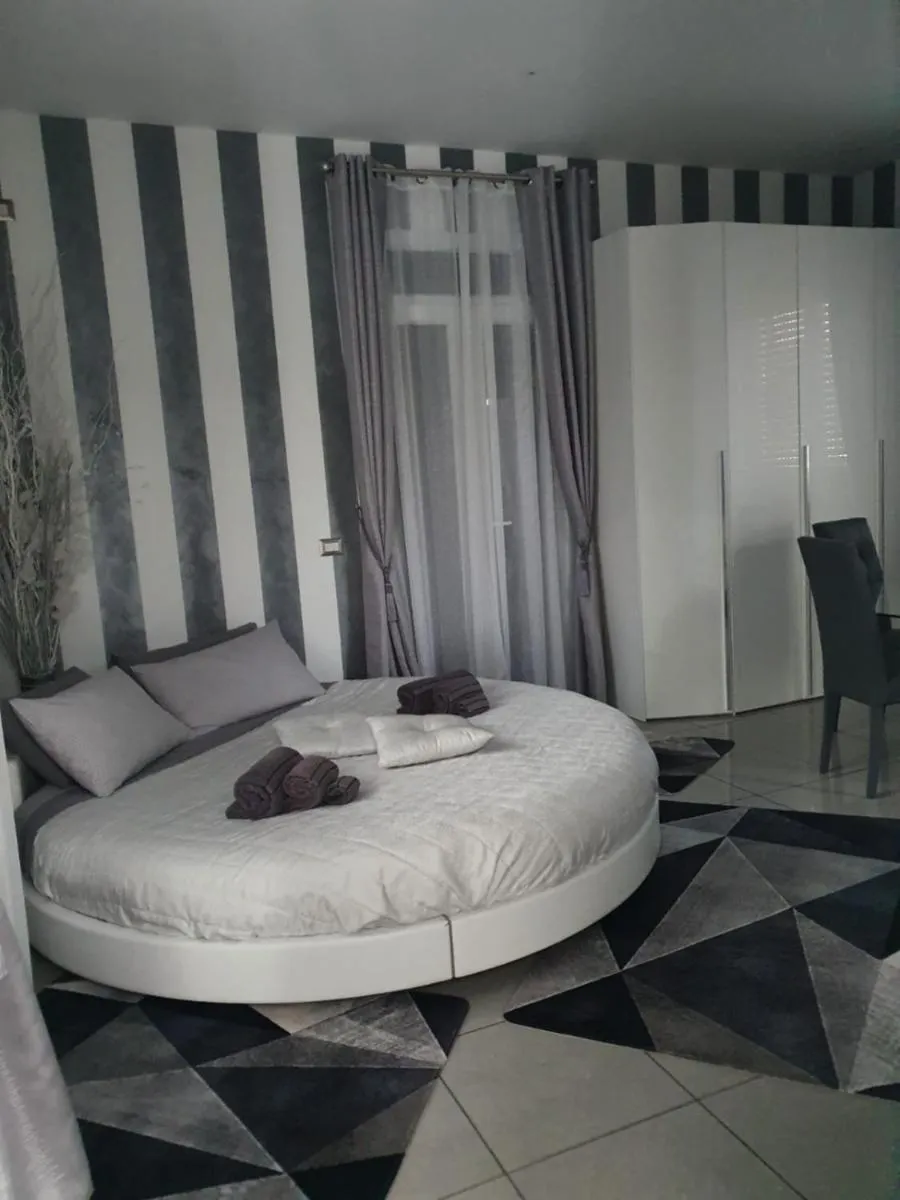 Bed in Foresterie Lombarde B&B Villa Ambra