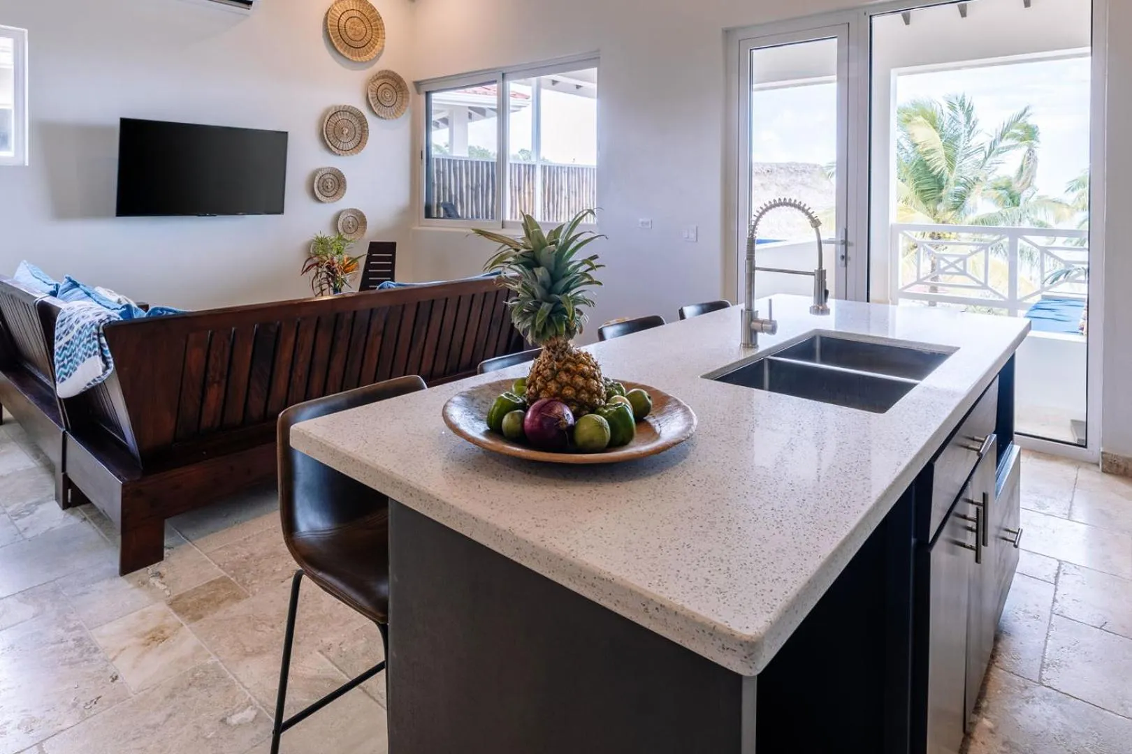 Kitchen or kitchenette in The Lodge at Jaguar Reef