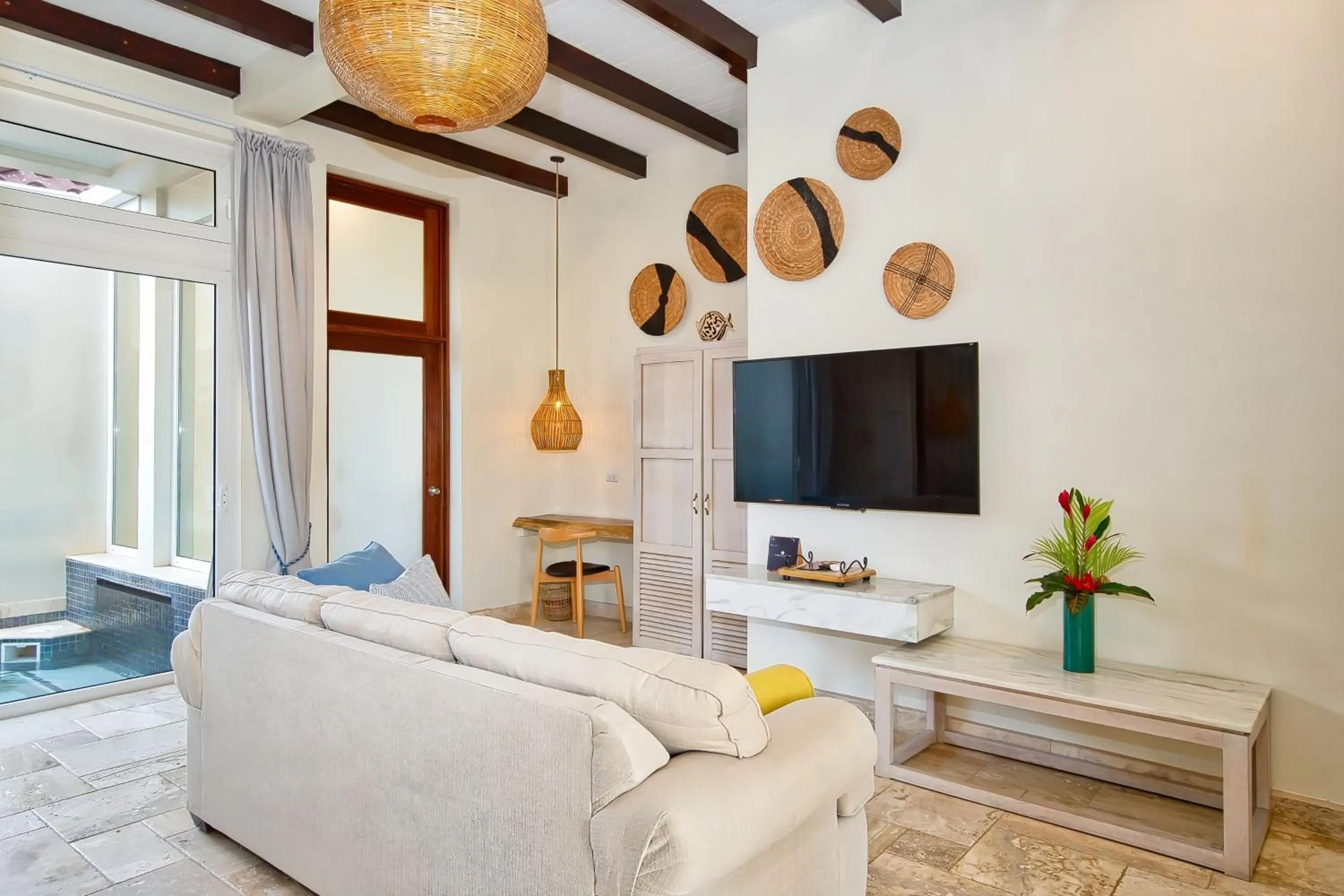 TV and multimedia in The Lodge at Jaguar Reef