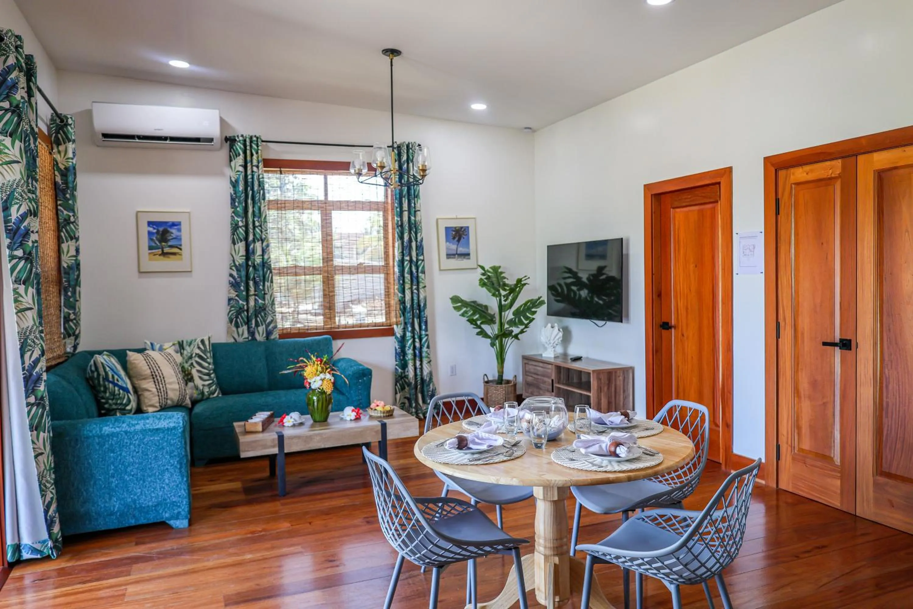 Communal lounge/ TV room in The Lodge at Jaguar Reef