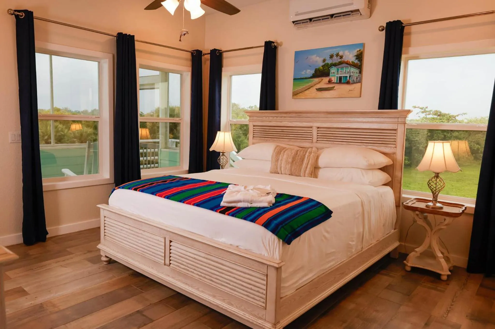 Bed in The Lodge at Jaguar Reef