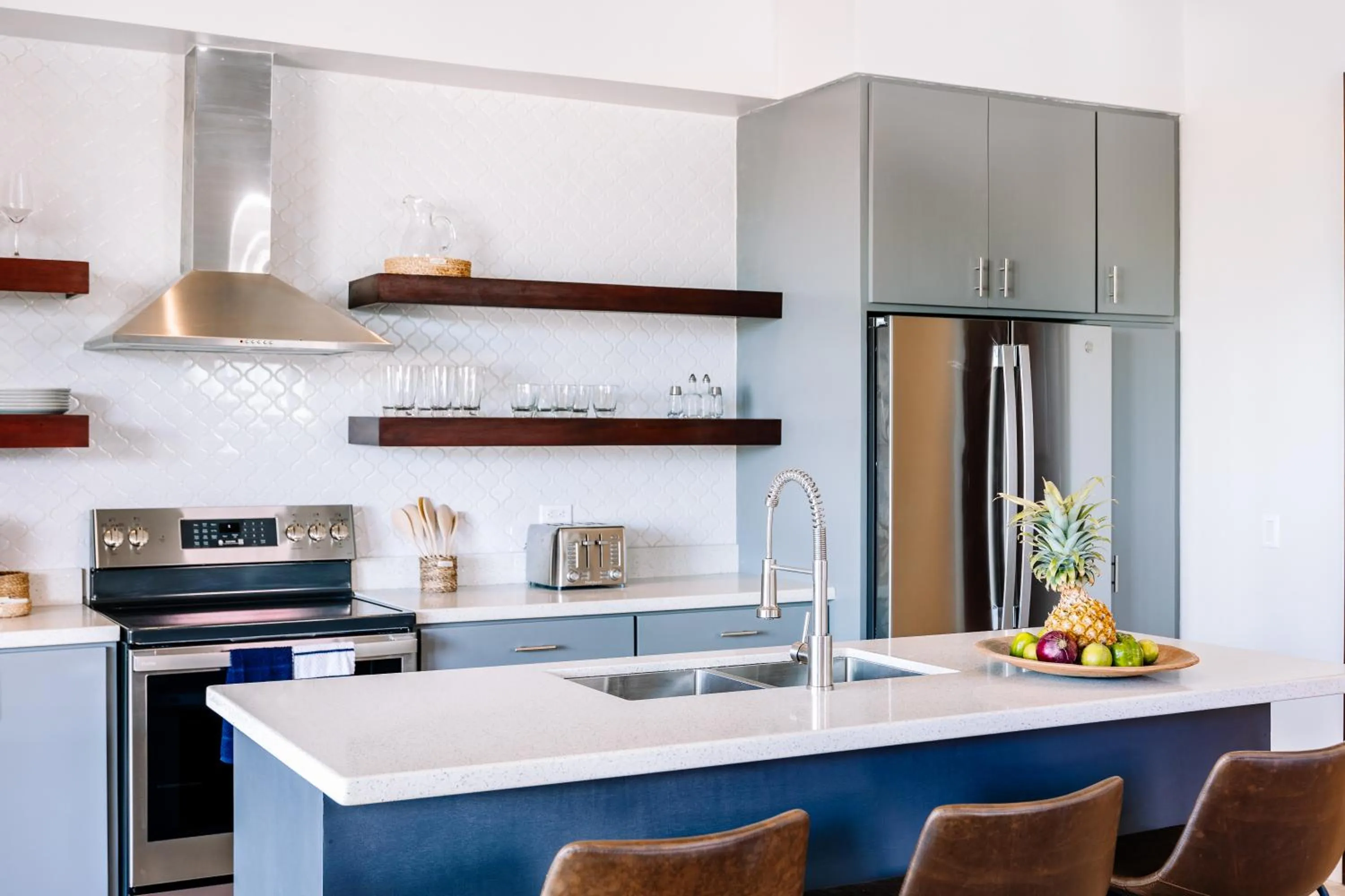 Kitchen or kitchenette in The Lodge at Jaguar Reef