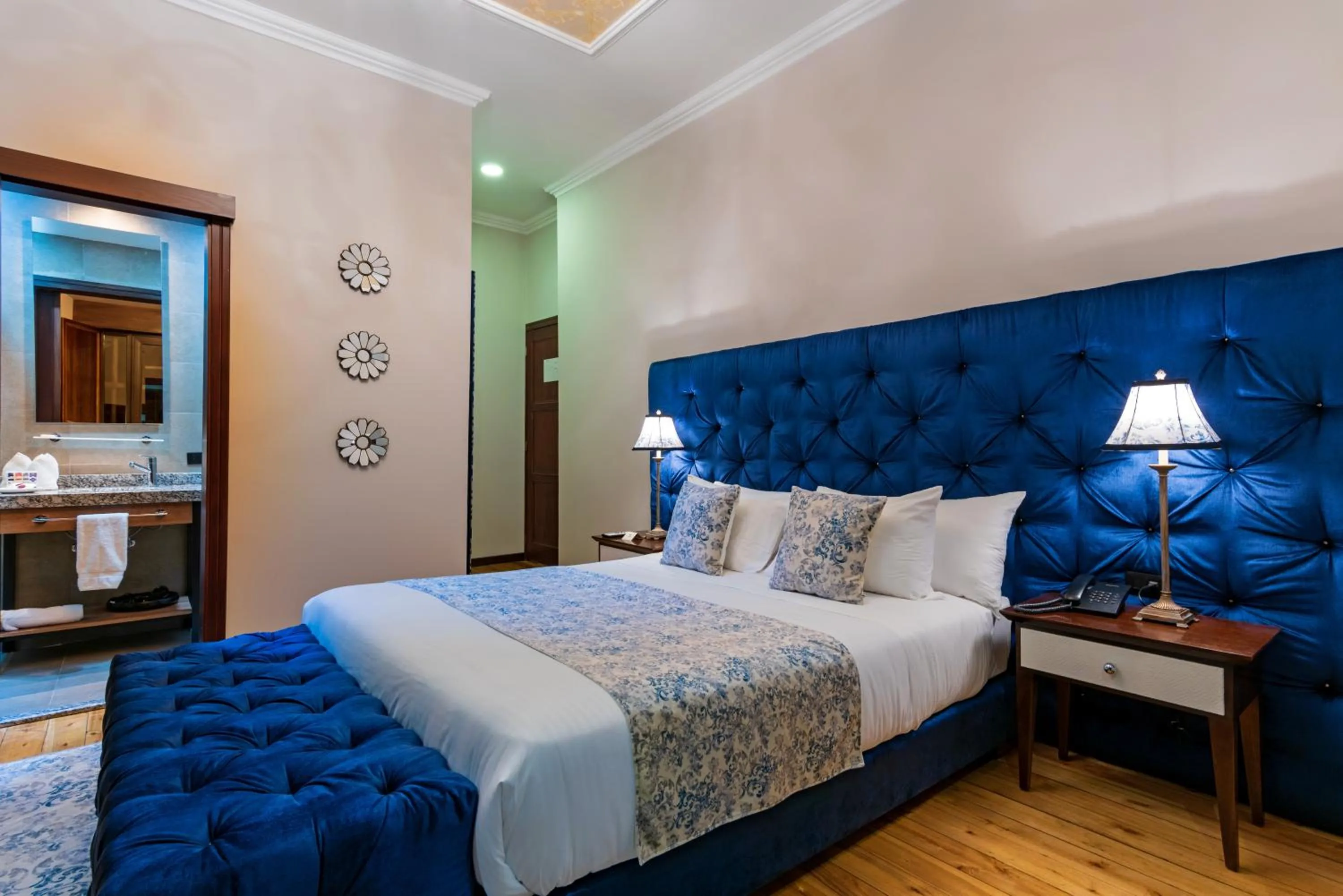 Bed in Hotel La Cofradía Pub-House