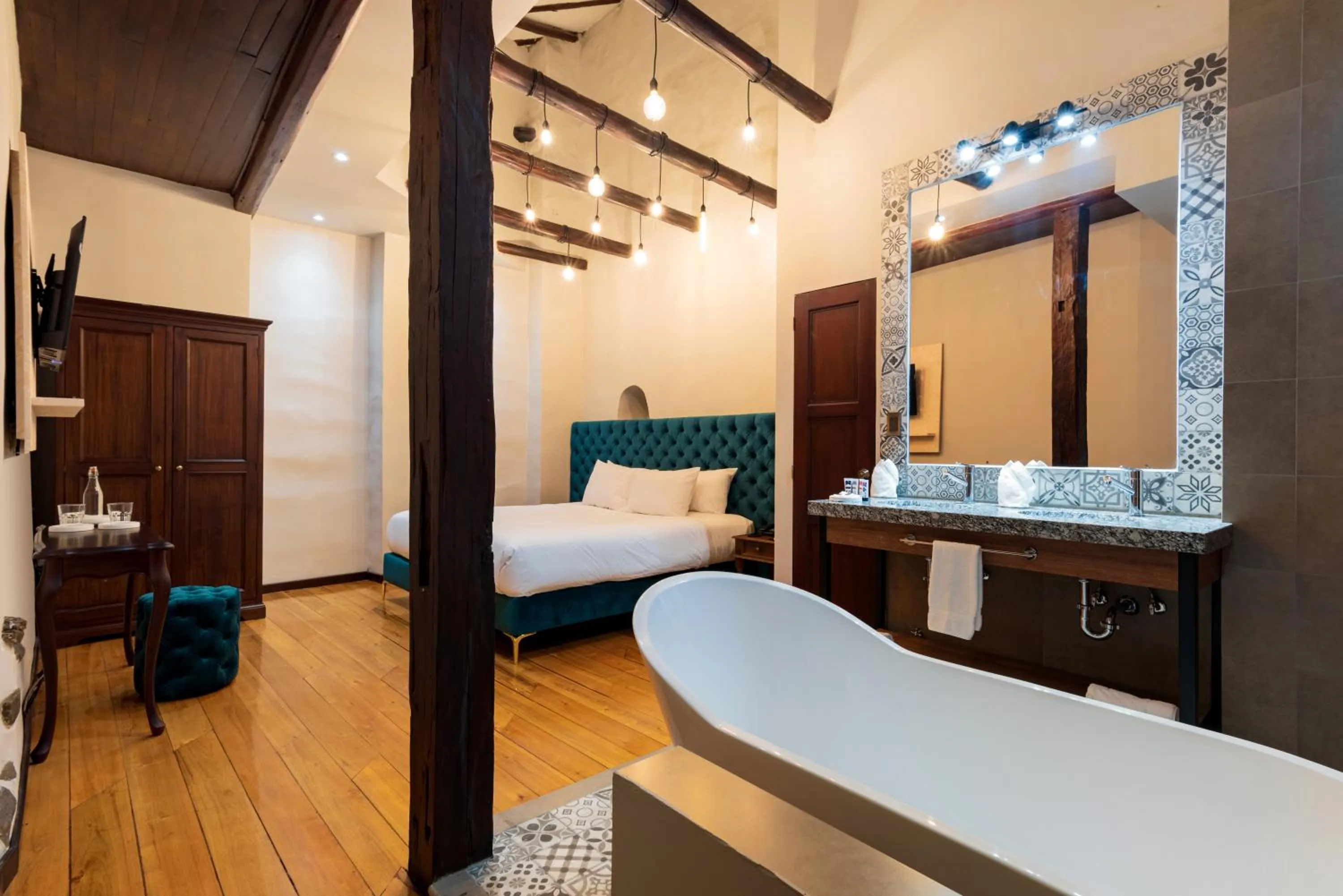 Bed in Hotel La Cofradía Pub-House