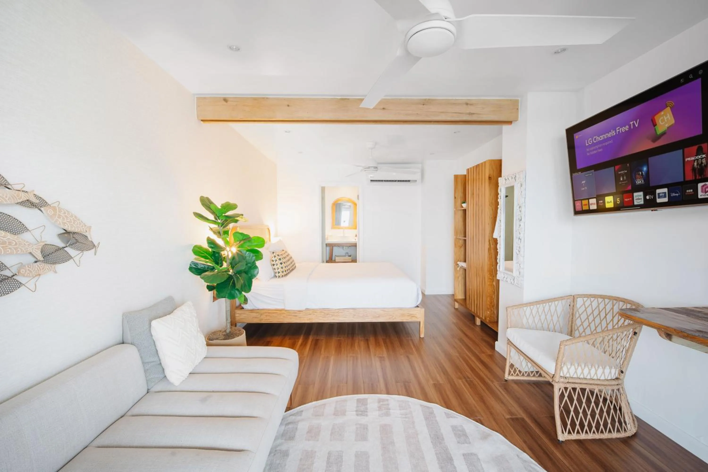 Bedroom, Bed in The Beach House Boutique Hotel