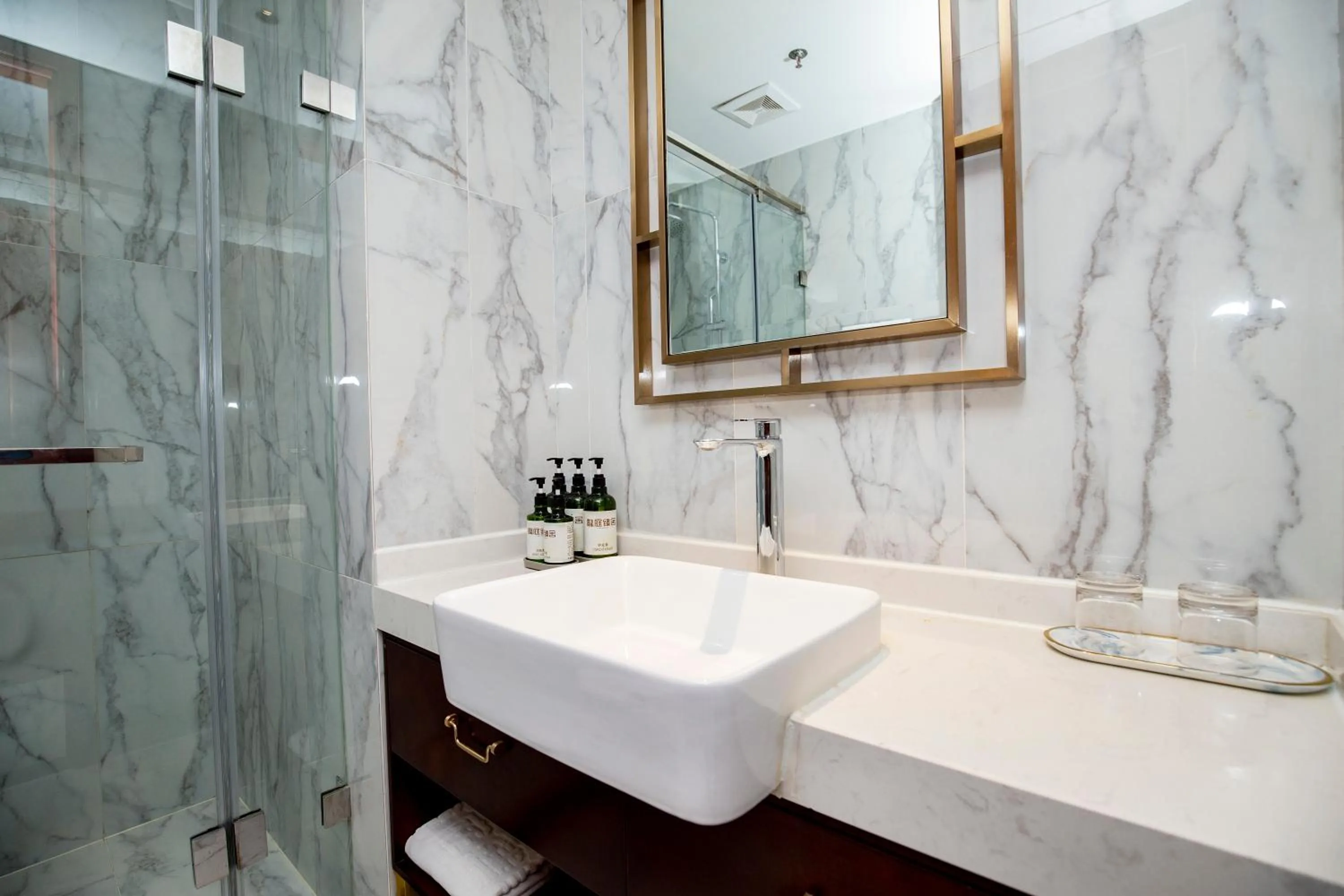 Toilet in Pierr Palace Hotel (Beijing Nanluo Guxiang)