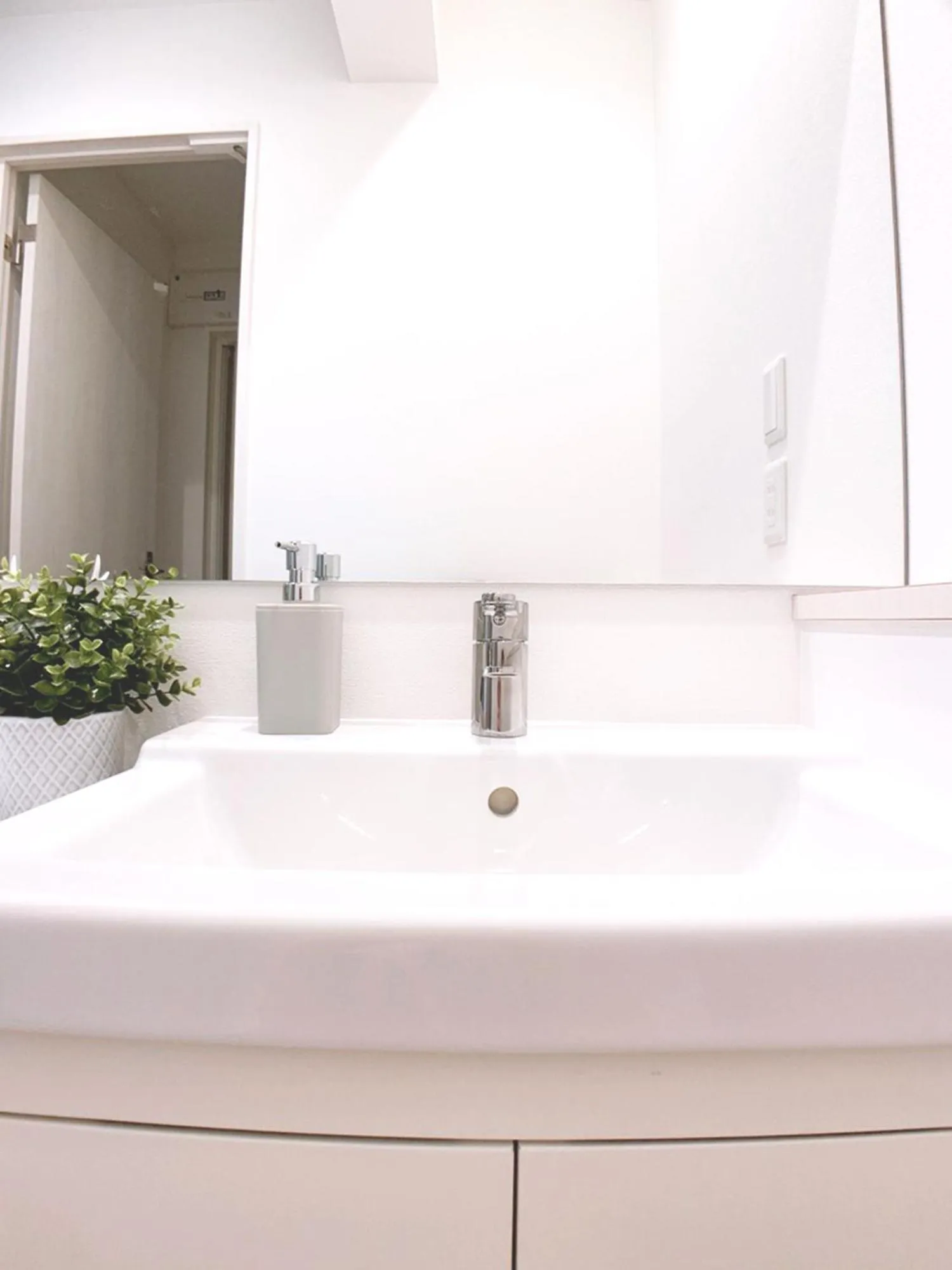 Bar & Hotel Colors MIYAJIMA