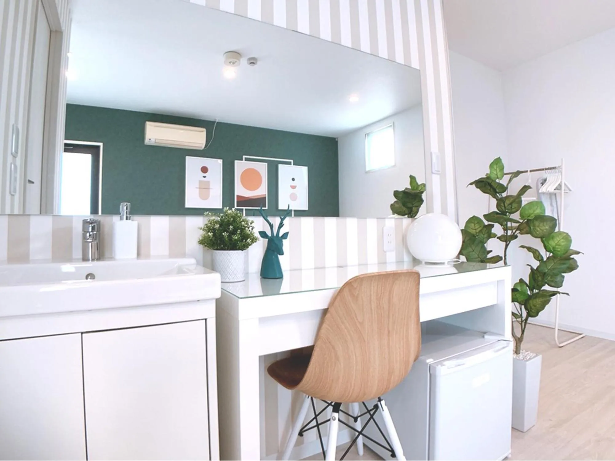 Bar & Hotel Colors MIYAJIMA