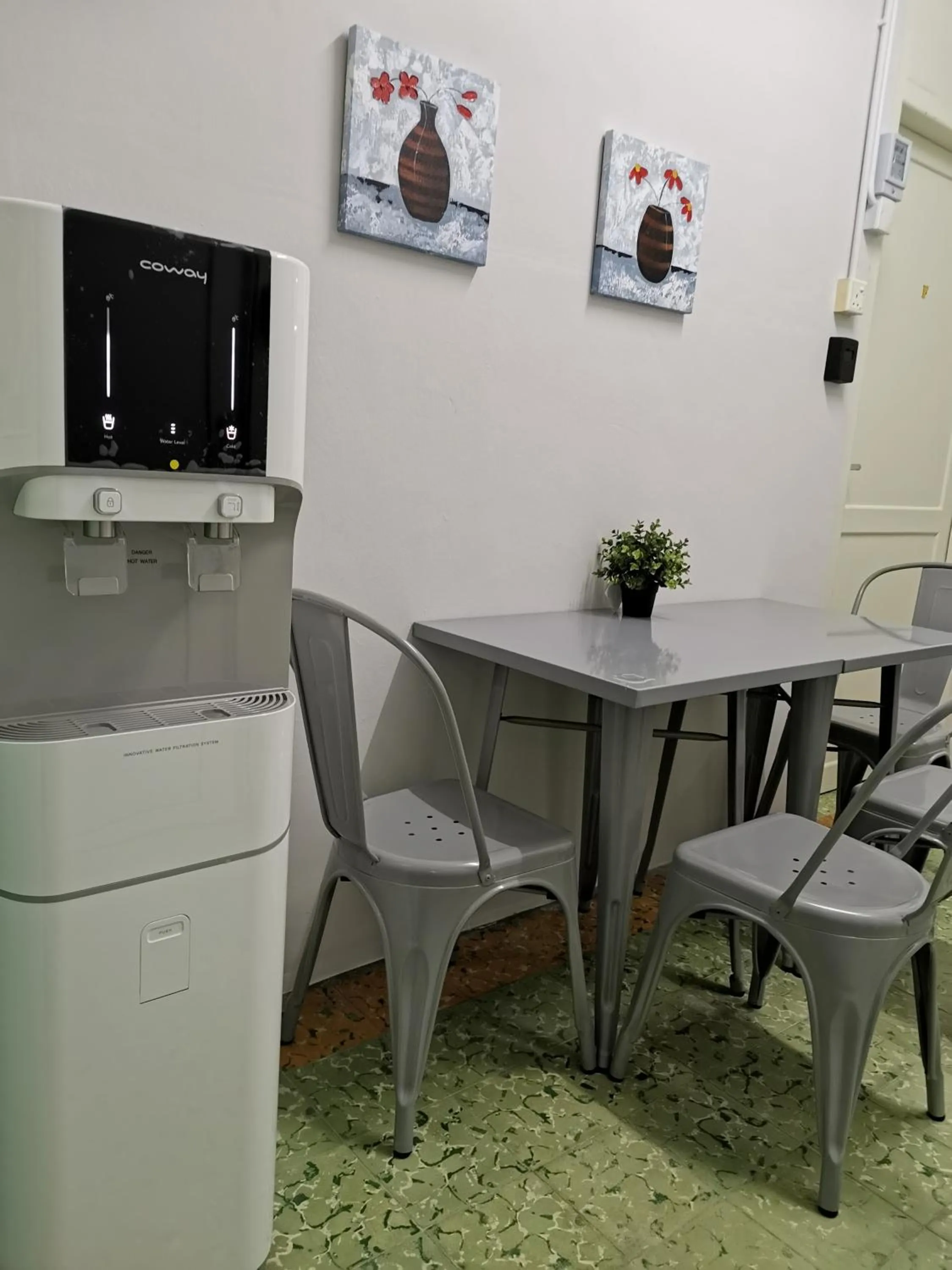 Kitchen or kitchenette in G Fortune Guest House Victoria Green