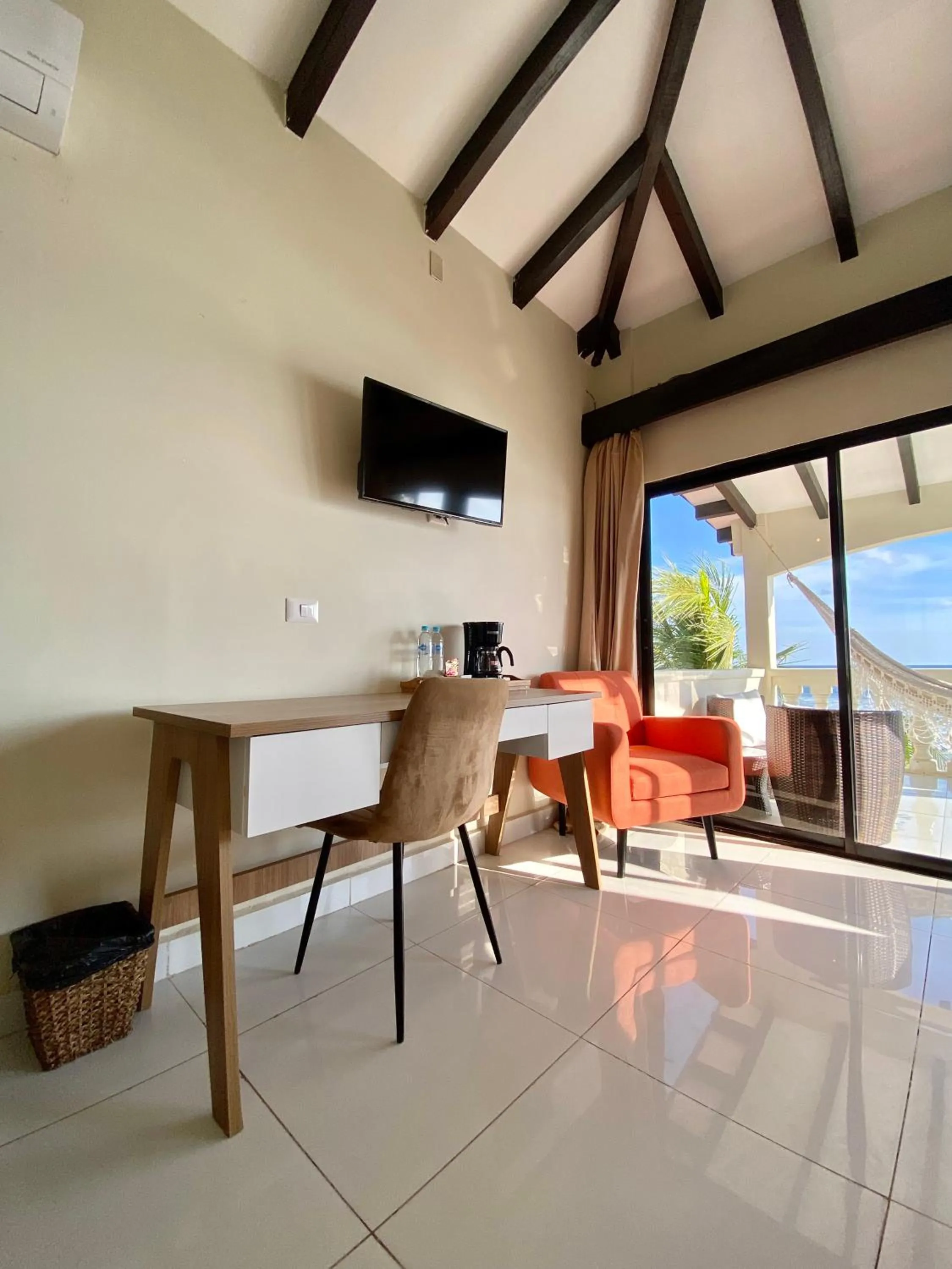 TV and multimedia in Vista Las Olas Resort