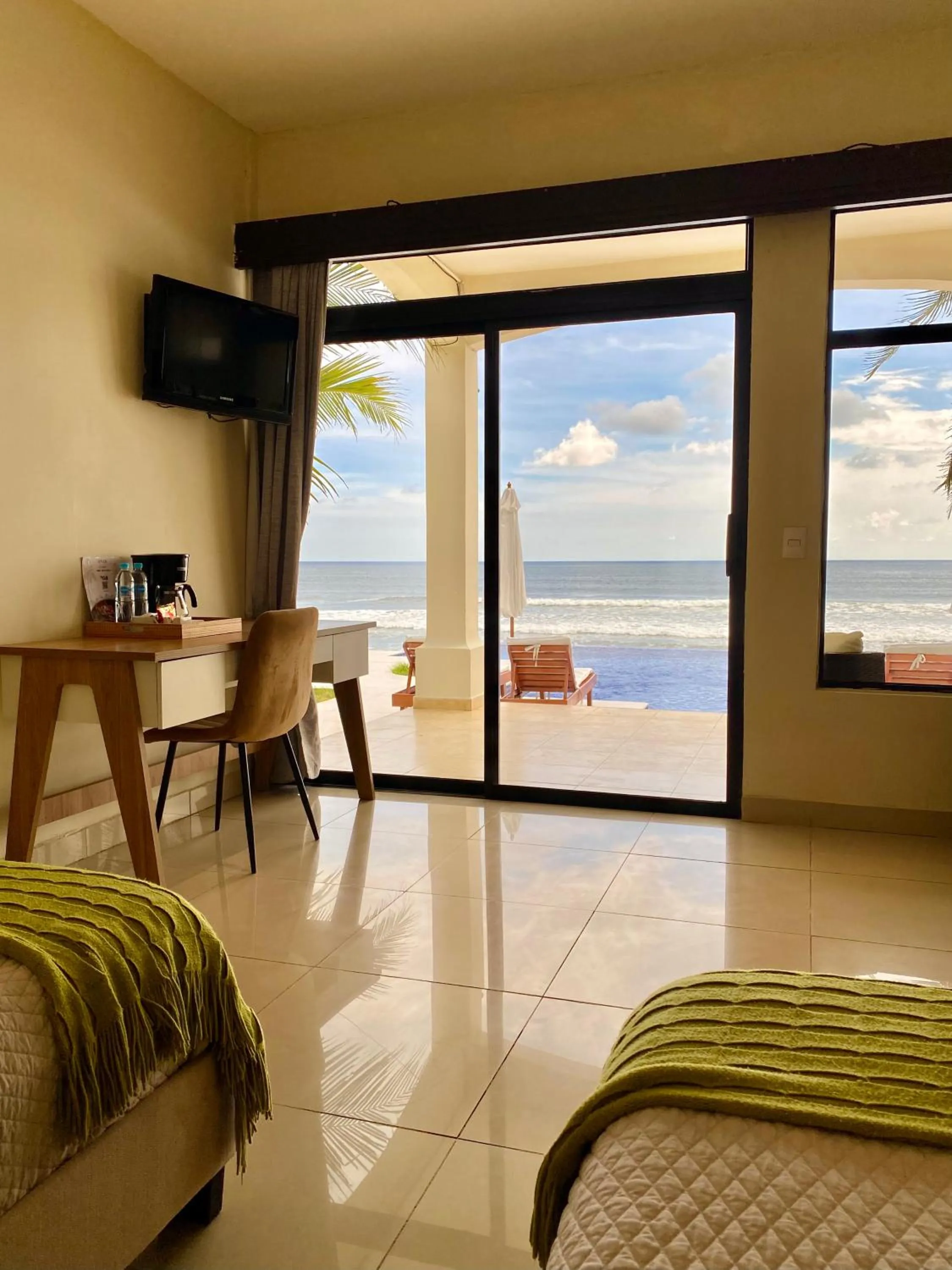 Sea view, Bed in Vista Las Olas Resort