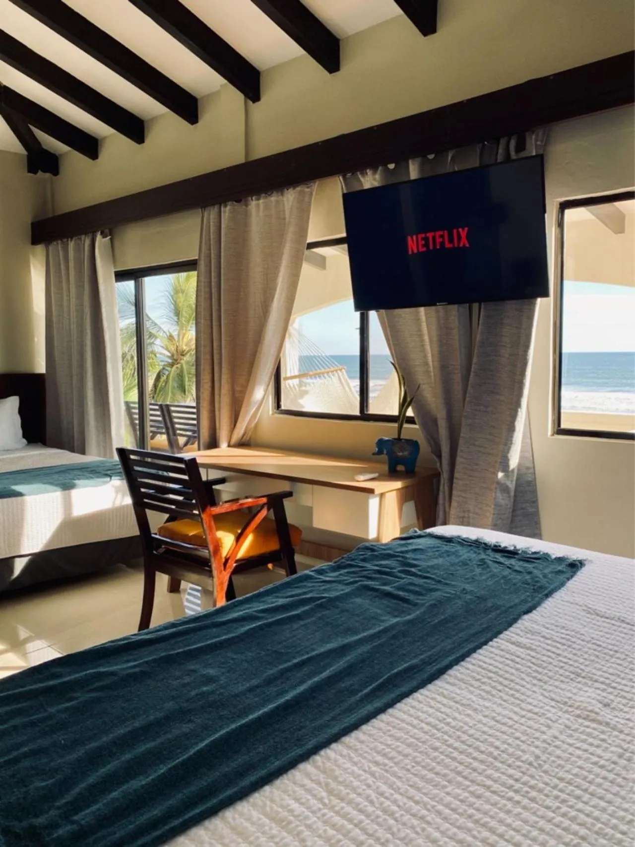 TV and multimedia, Bed in Vista Las Olas Resort