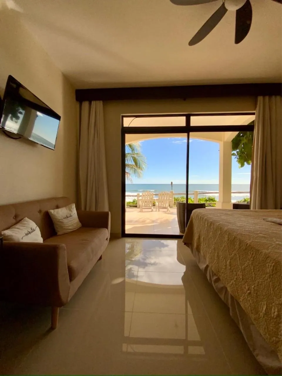 Bed in Vista Las Olas Resort