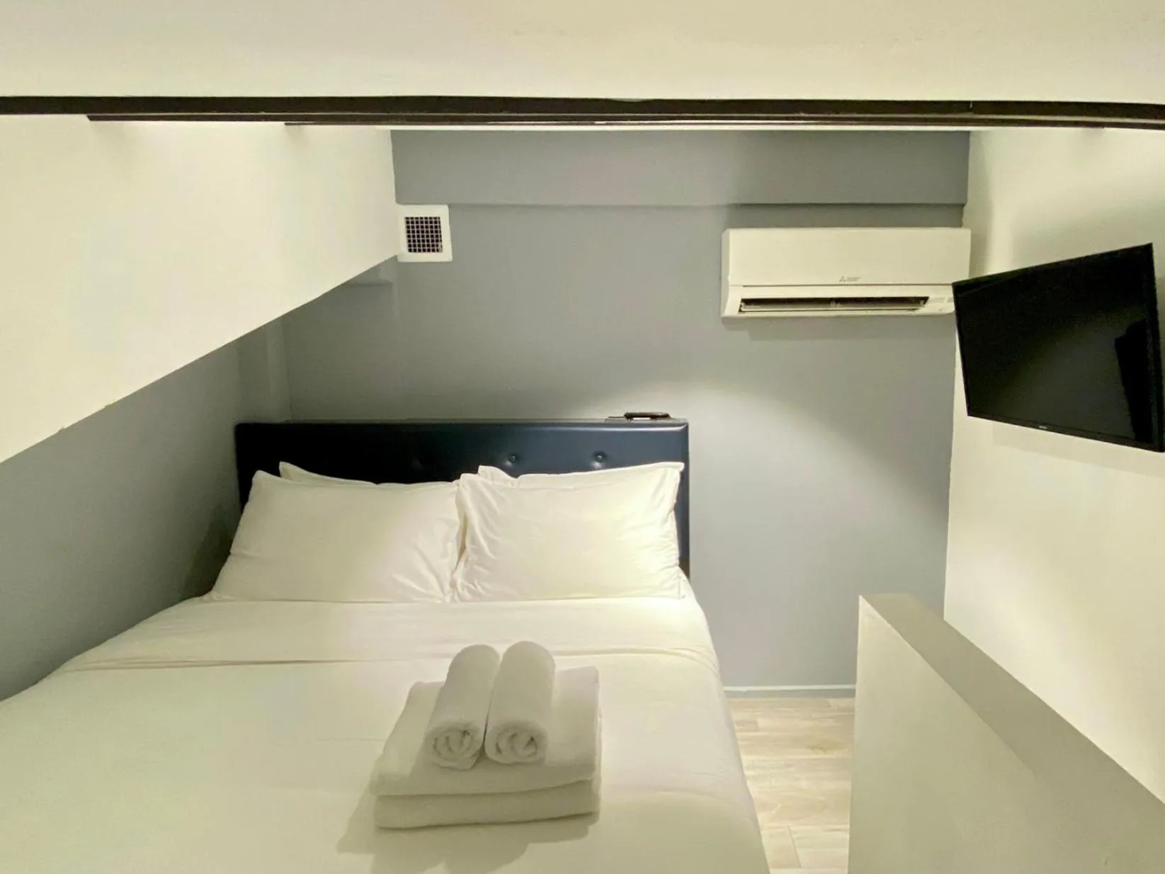 Bed in Heritage Collection on Boat Quay - Quayside Wing - Mobile App Check-In