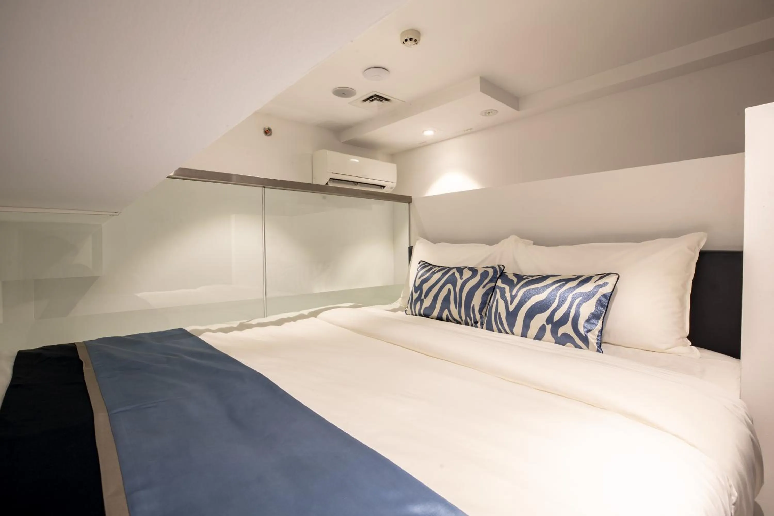 Bedroom, Bed in Heritage Collection on Boat Quay - Quayside Wing - Mobile App Check-In