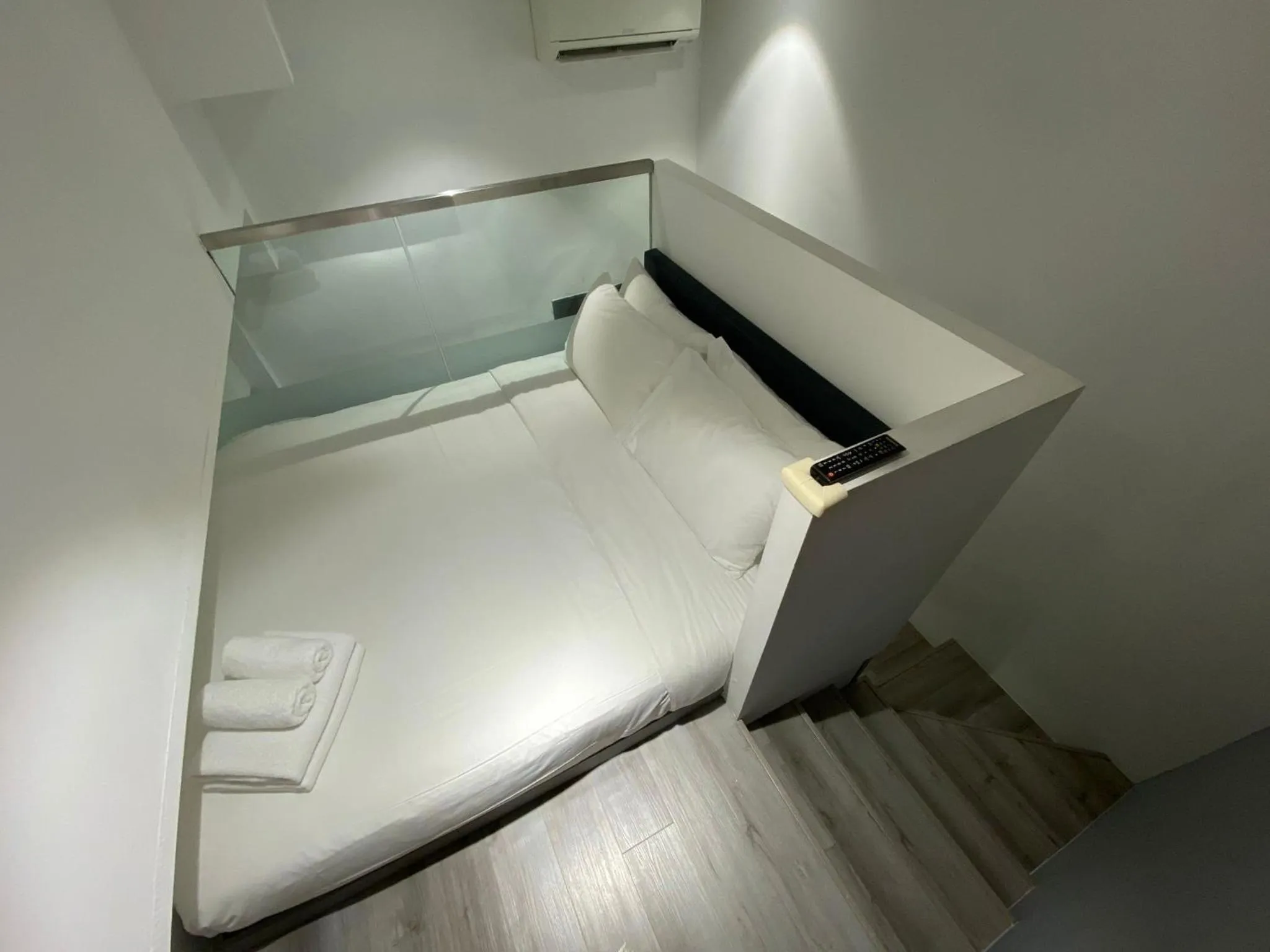 Bed in Heritage Collection on Boat Quay - Quayside Wing - Mobile App Check-In