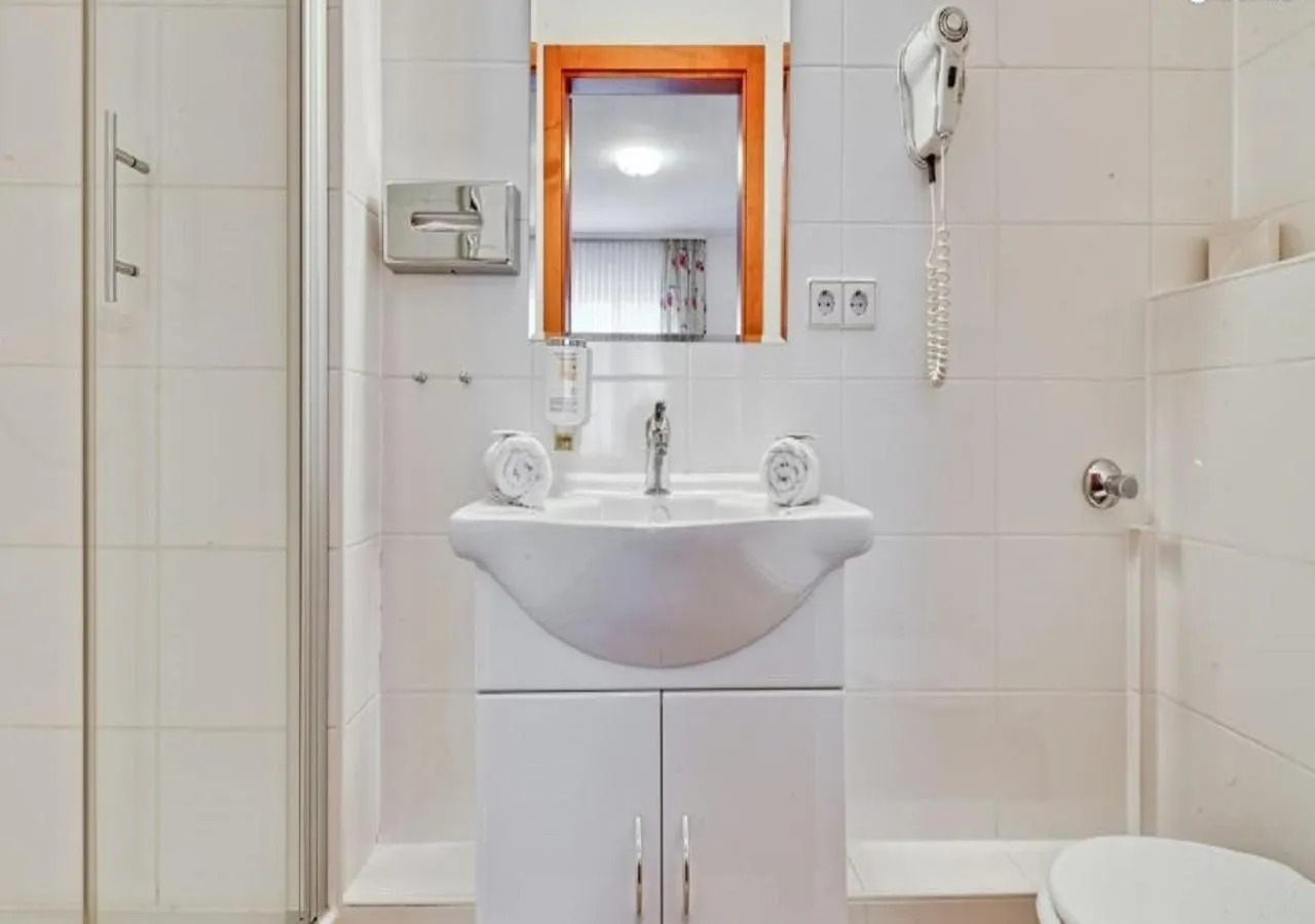 Bathroom in Hotel am Friedensplatz