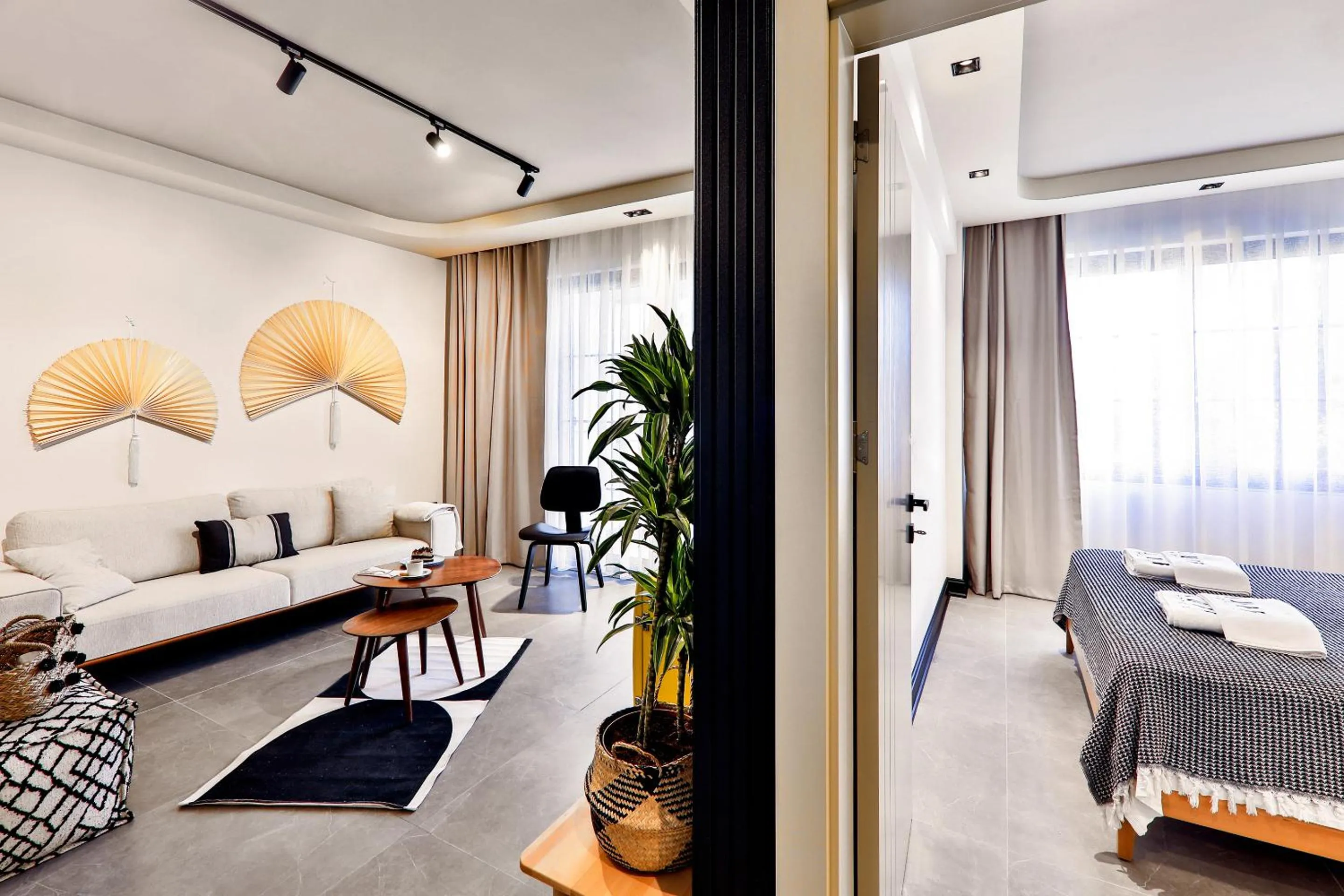 Living room, Bed in Luff Suites