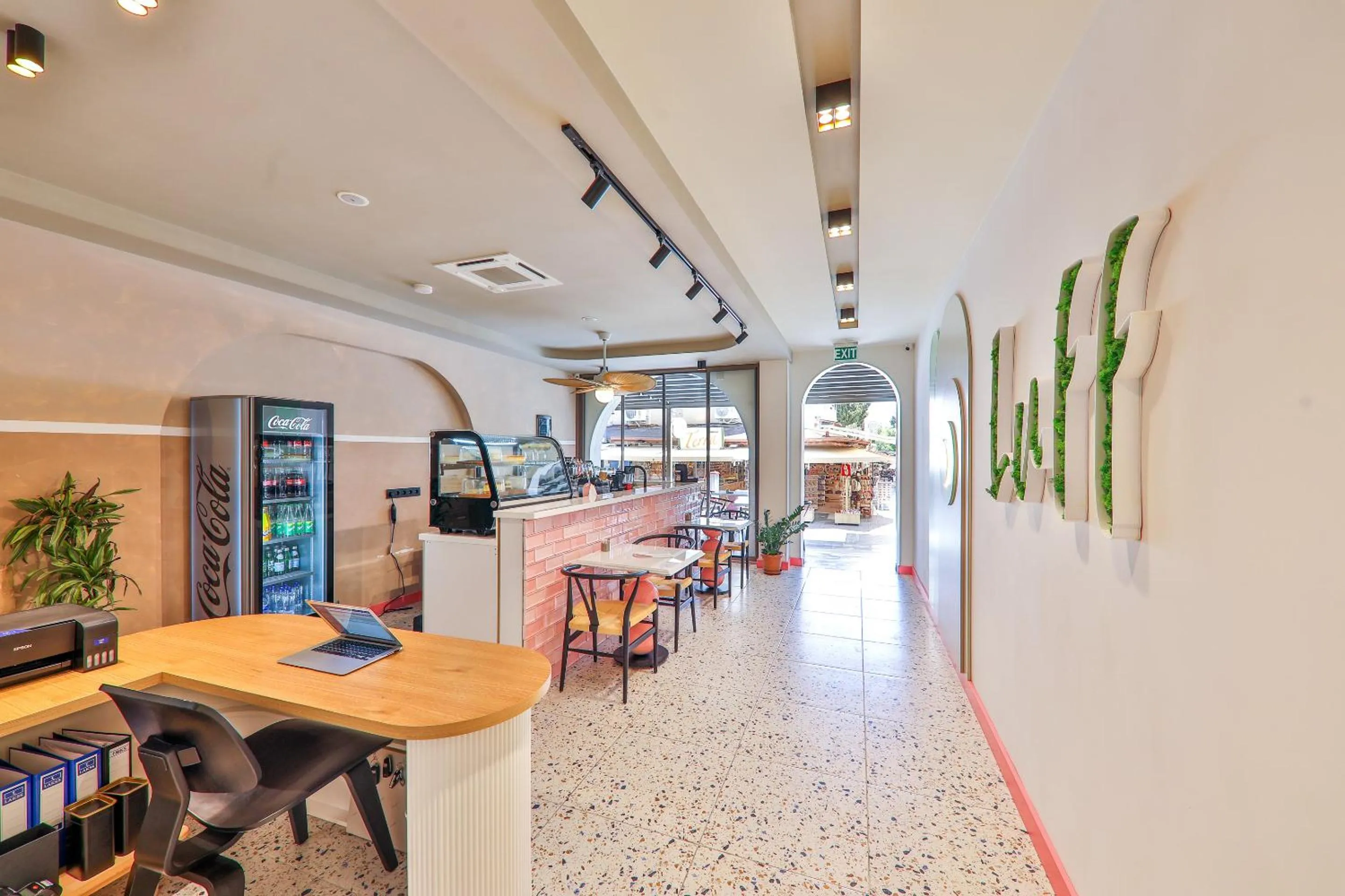 Facade/entrance in Luff Suites