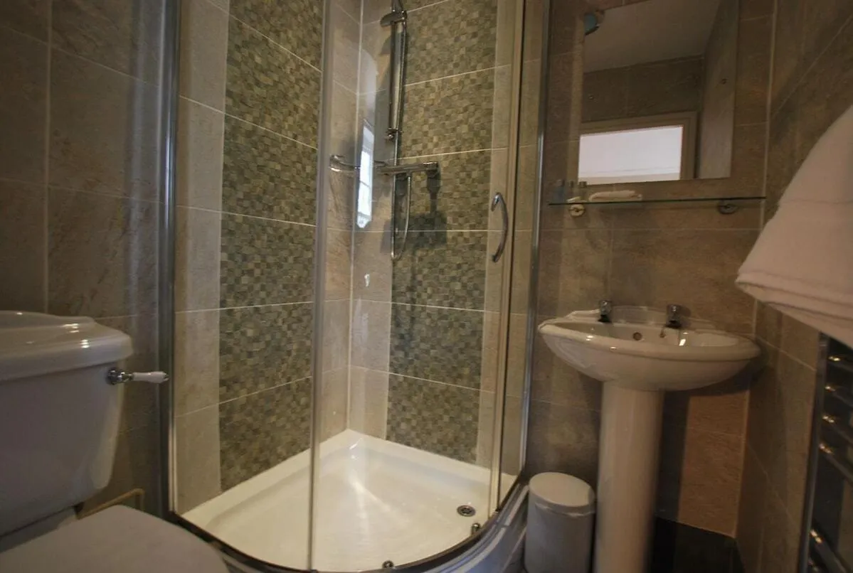 Bathroom in the punchbowl hotel