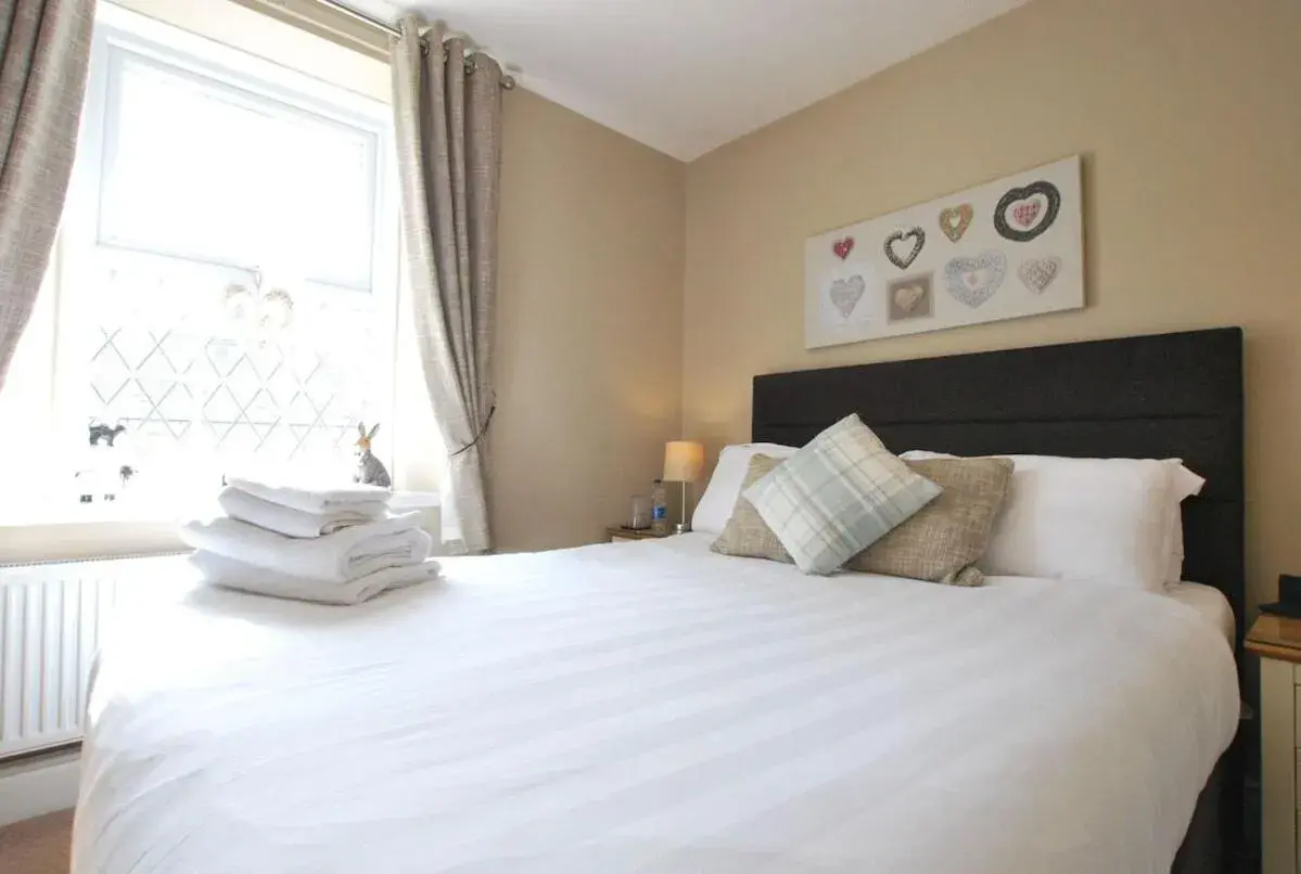 Deluxe Double Room with Shower in the punchbowl hotel Deluxe Double Room with Shower in the punchbowl hotel