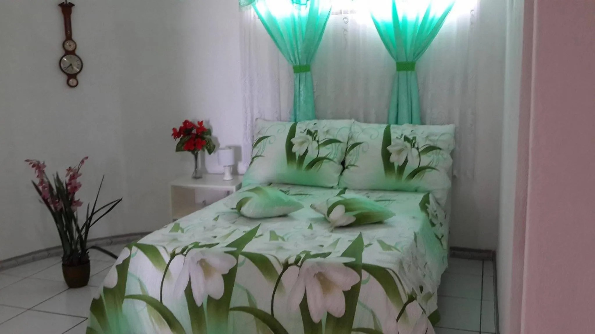 Bedroom, Bed in Barracuda apartments