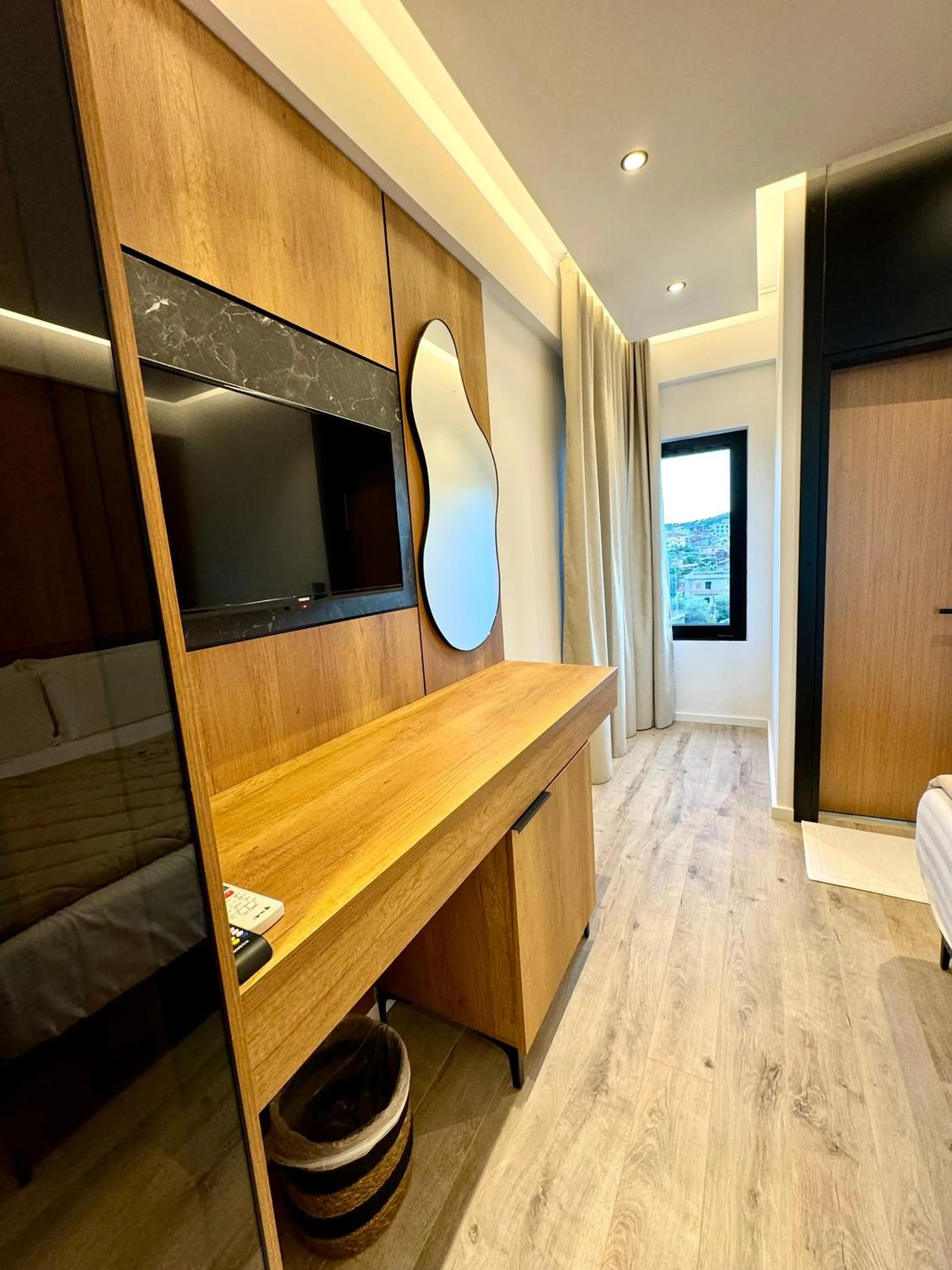 Communal lounge/ TV room in Hotel Joni Premium