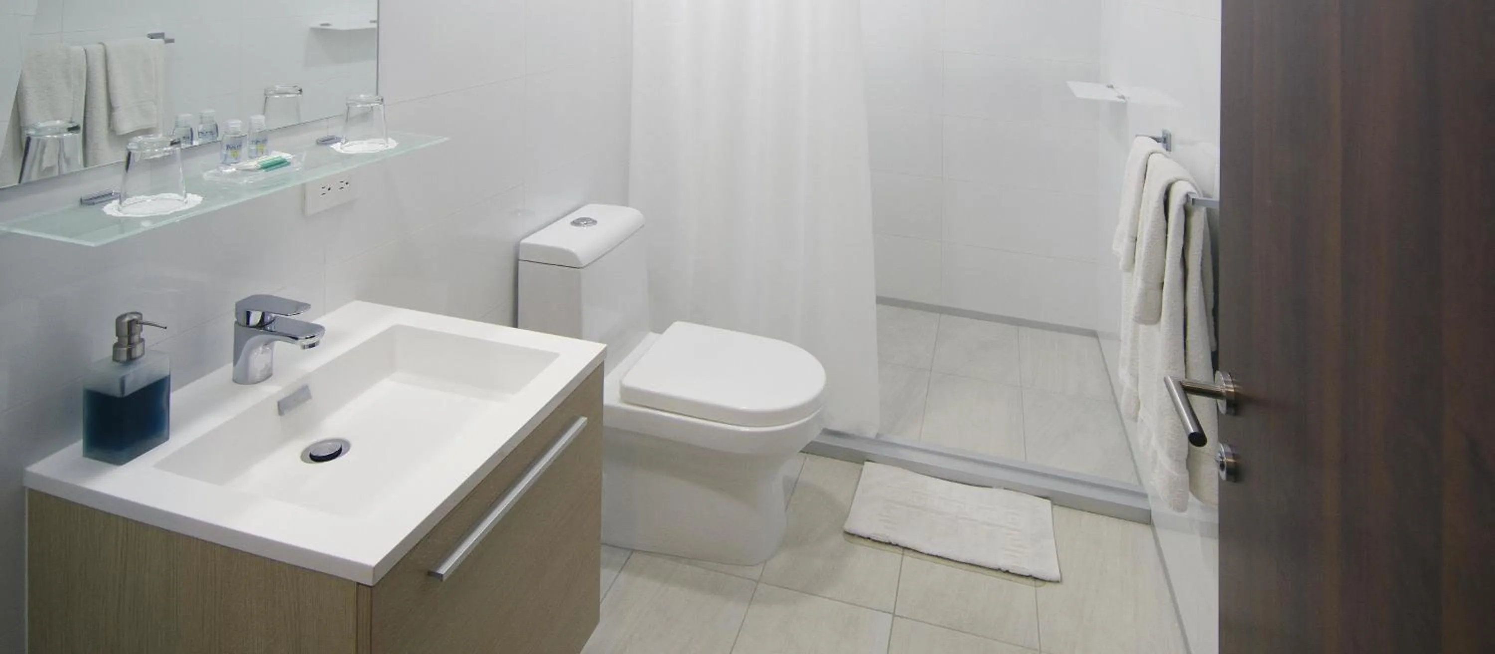 Bathroom in Isla Verde Hotel