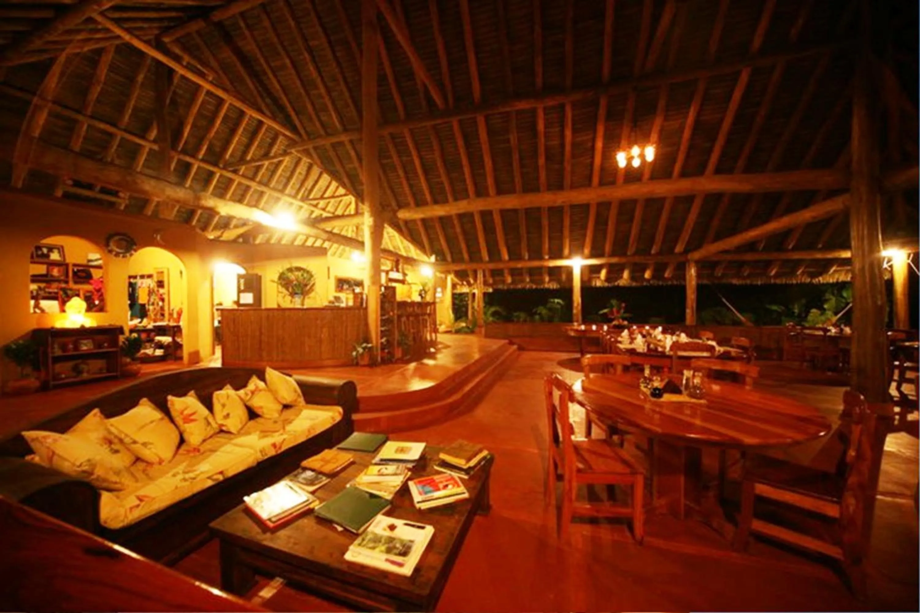 Restaurant/places to eat in Luna Lodge