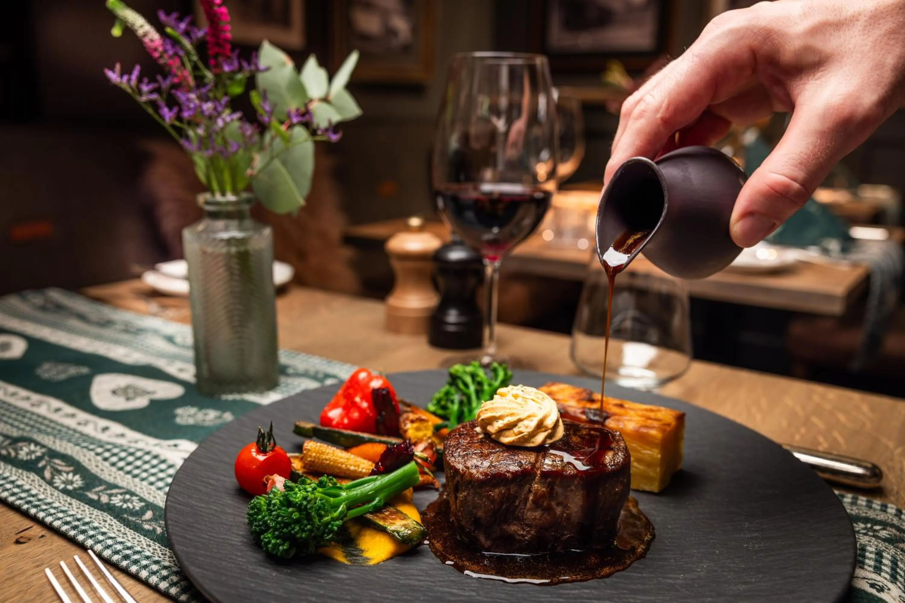 Restaurant/places to eat in Romantik Hotel Schweizerhof