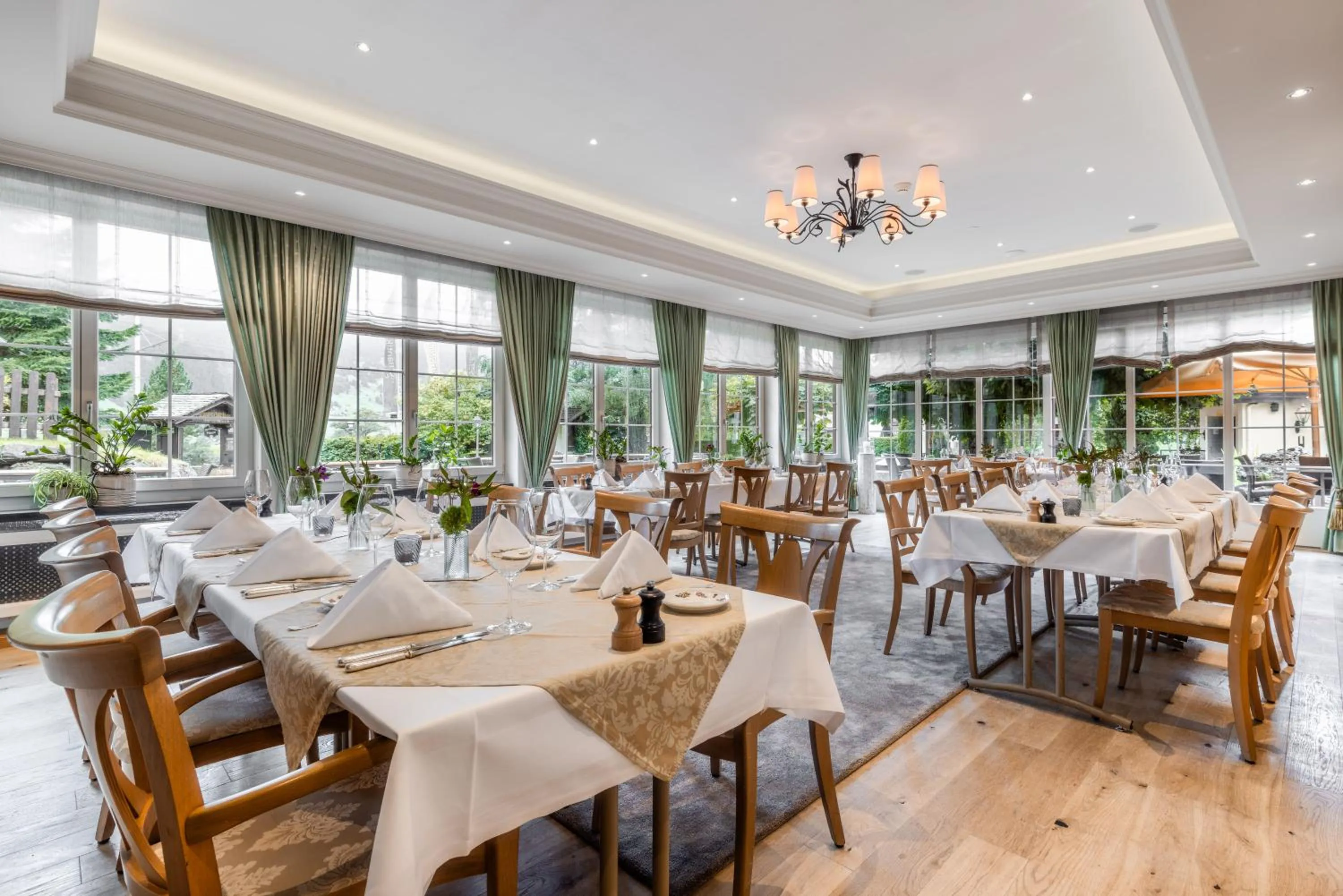 Restaurant/places to eat in Romantik Hotel Schweizerhof