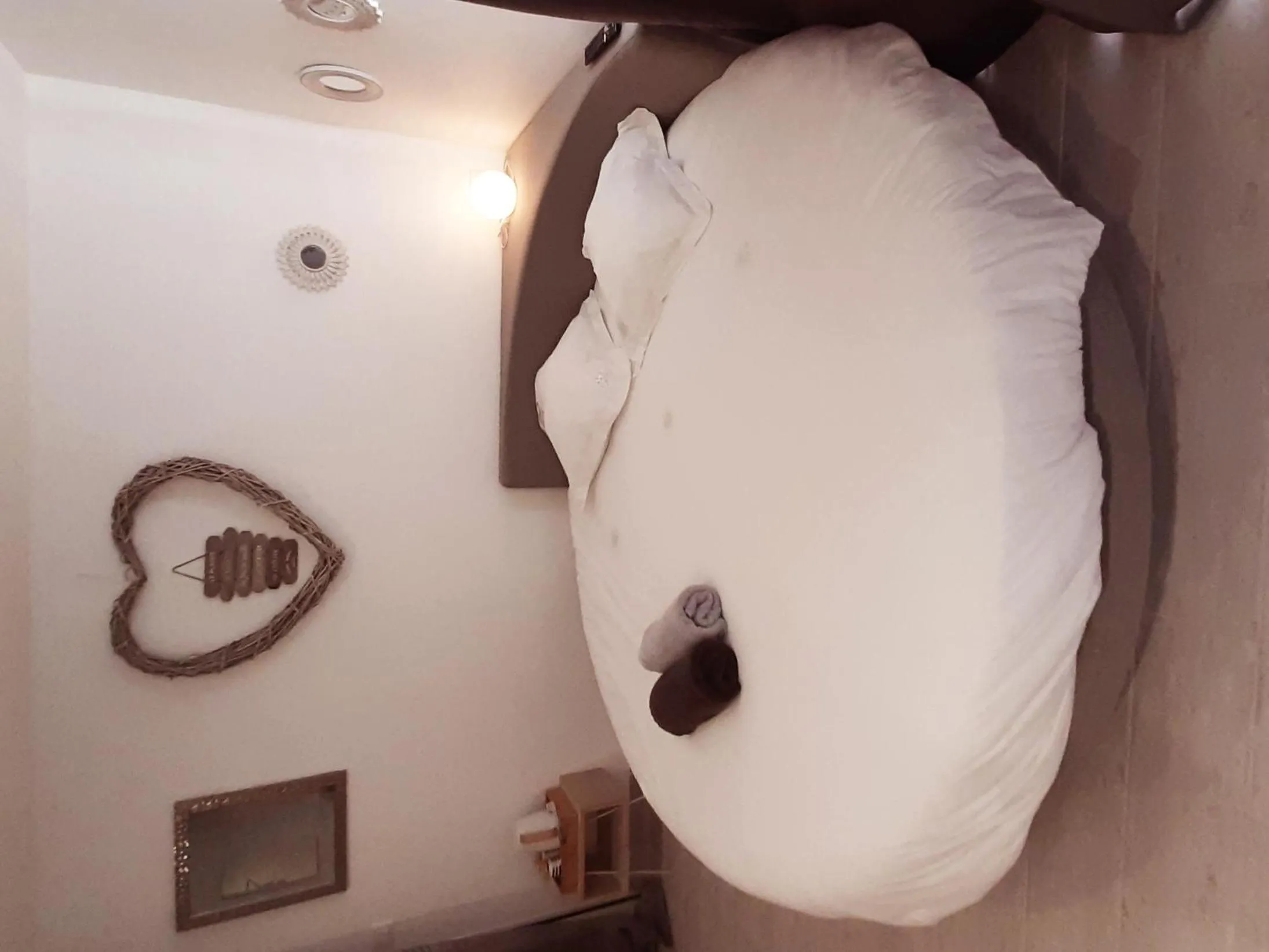 Bed in Allegria Nimes Chambre Deluxe Spa