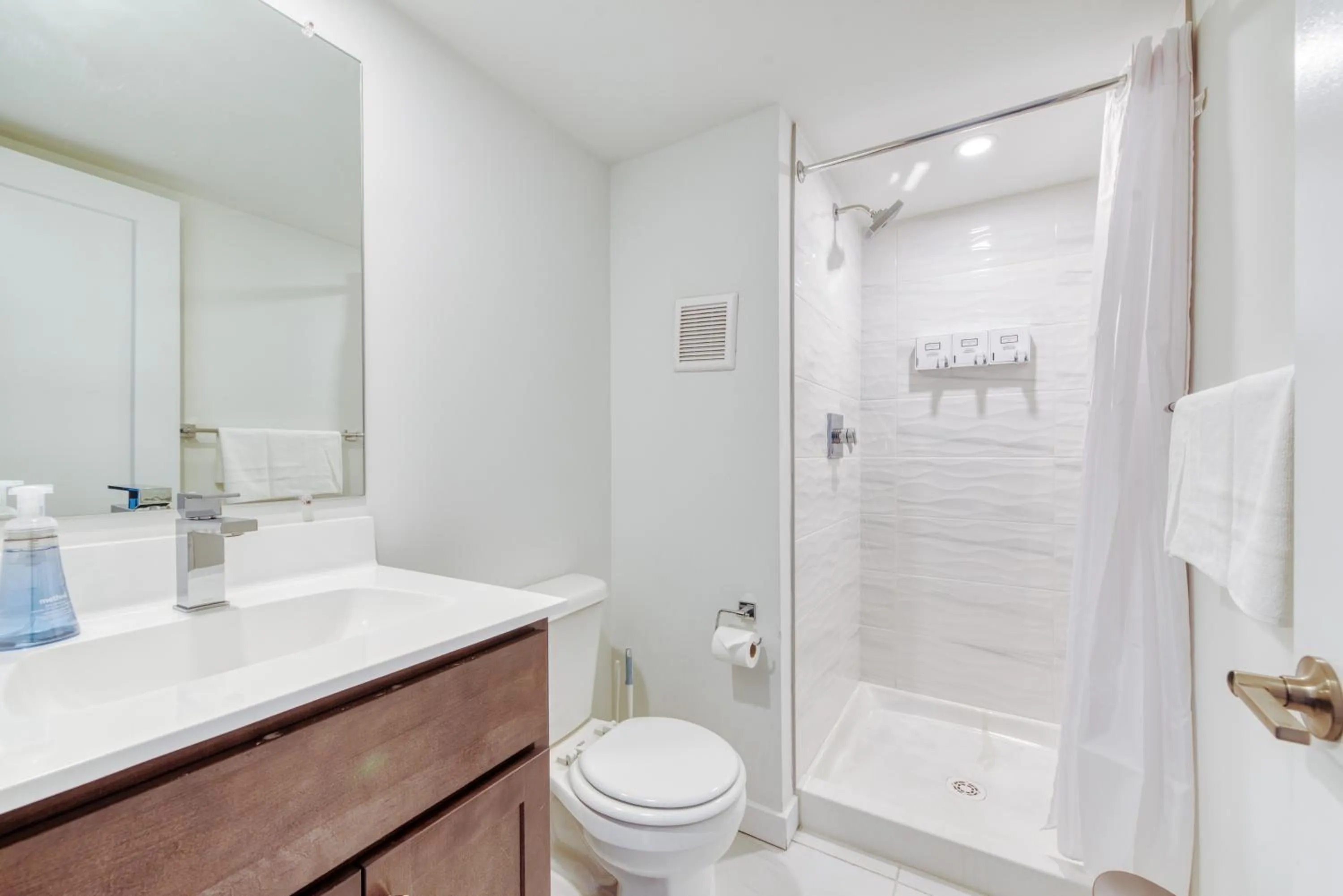 Shower in Sosuite at West Lofts - West Philadelphia
