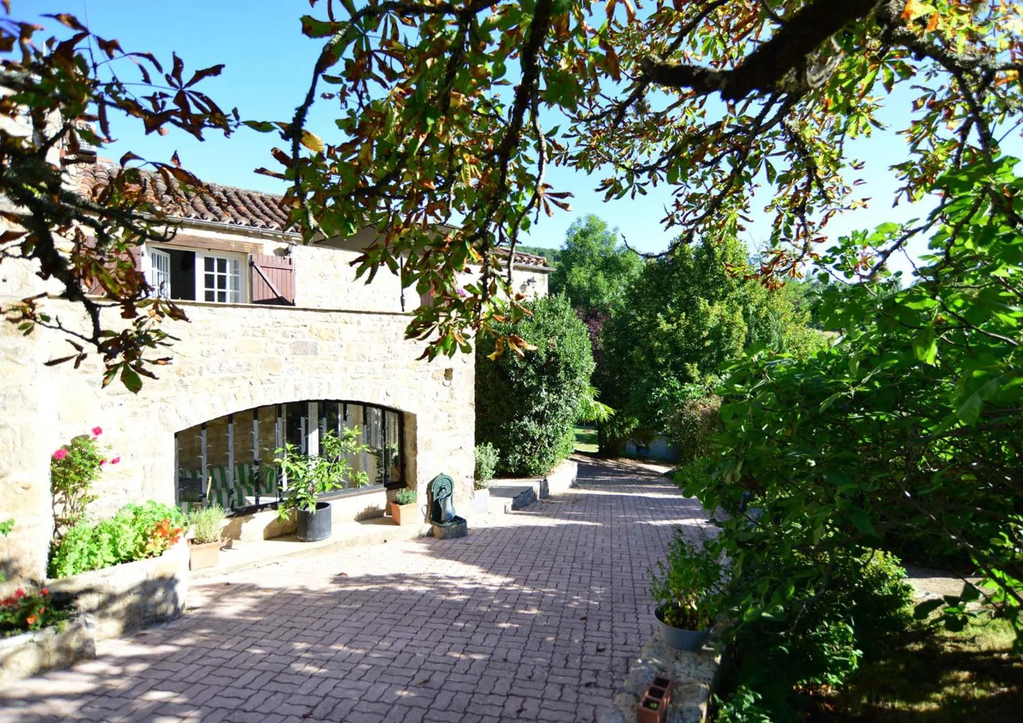 Property building in Chambre d'hôtes A la clé des champs Varen