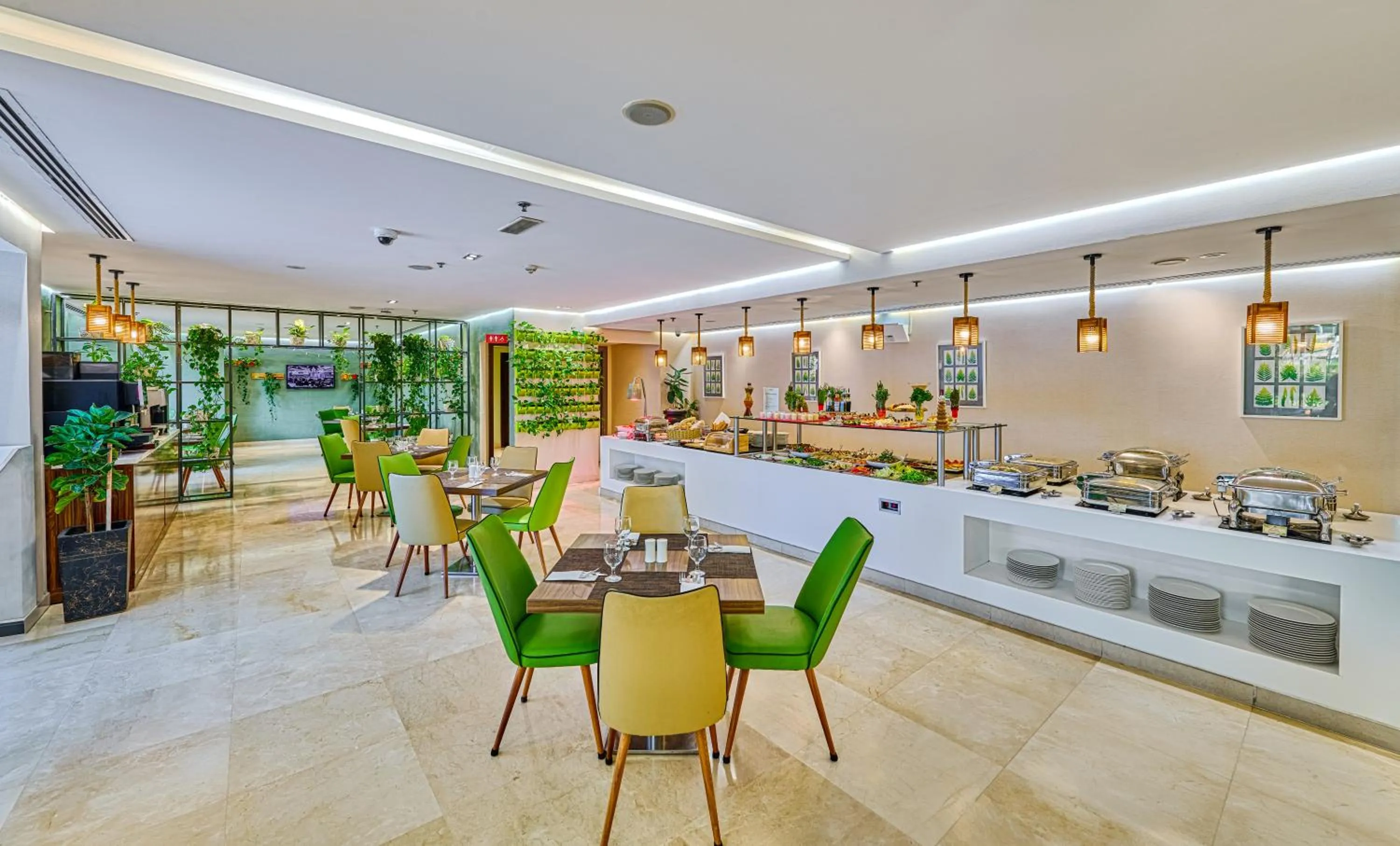 Restaurant/places to eat in Ramada Hotel, Suites and Apartments by Wyndham Dubai JBR