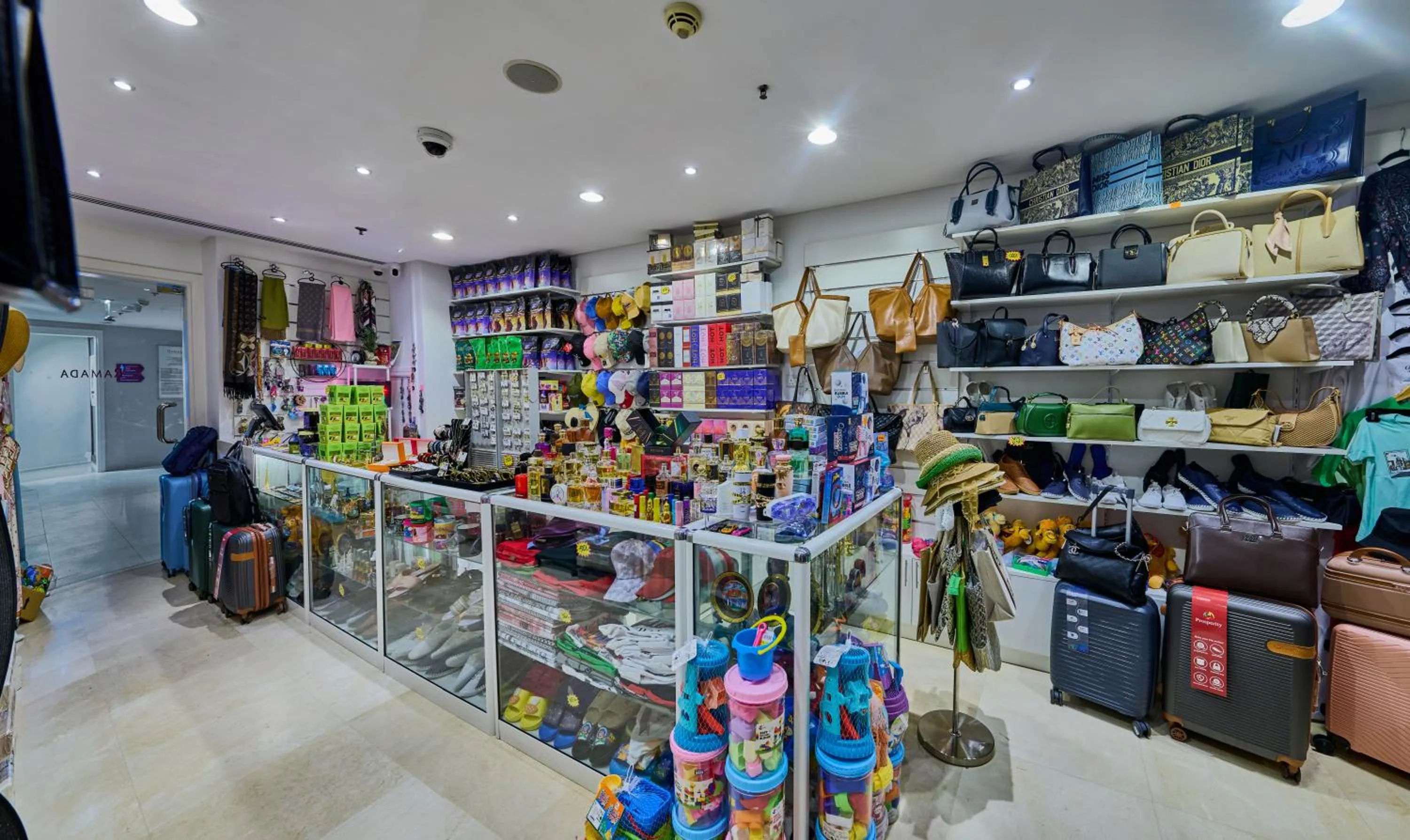 On-site shops in Ramada Hotel, Suites and Apartments by Wyndham Dubai JBR